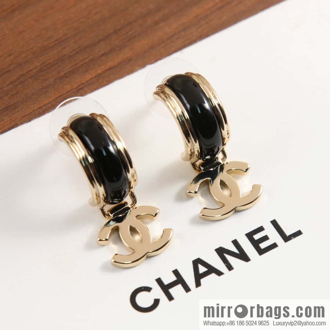 New ☑️ Chanel C2 double c strip earrings