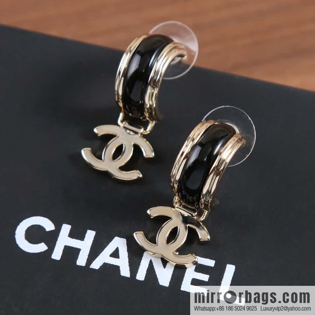 New ☑️ Chanel C2 double c strip earrings