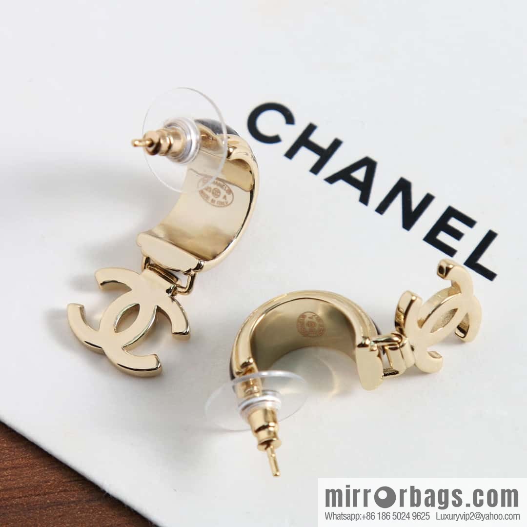 New ☑️ Chanel C2 double c strip earrings