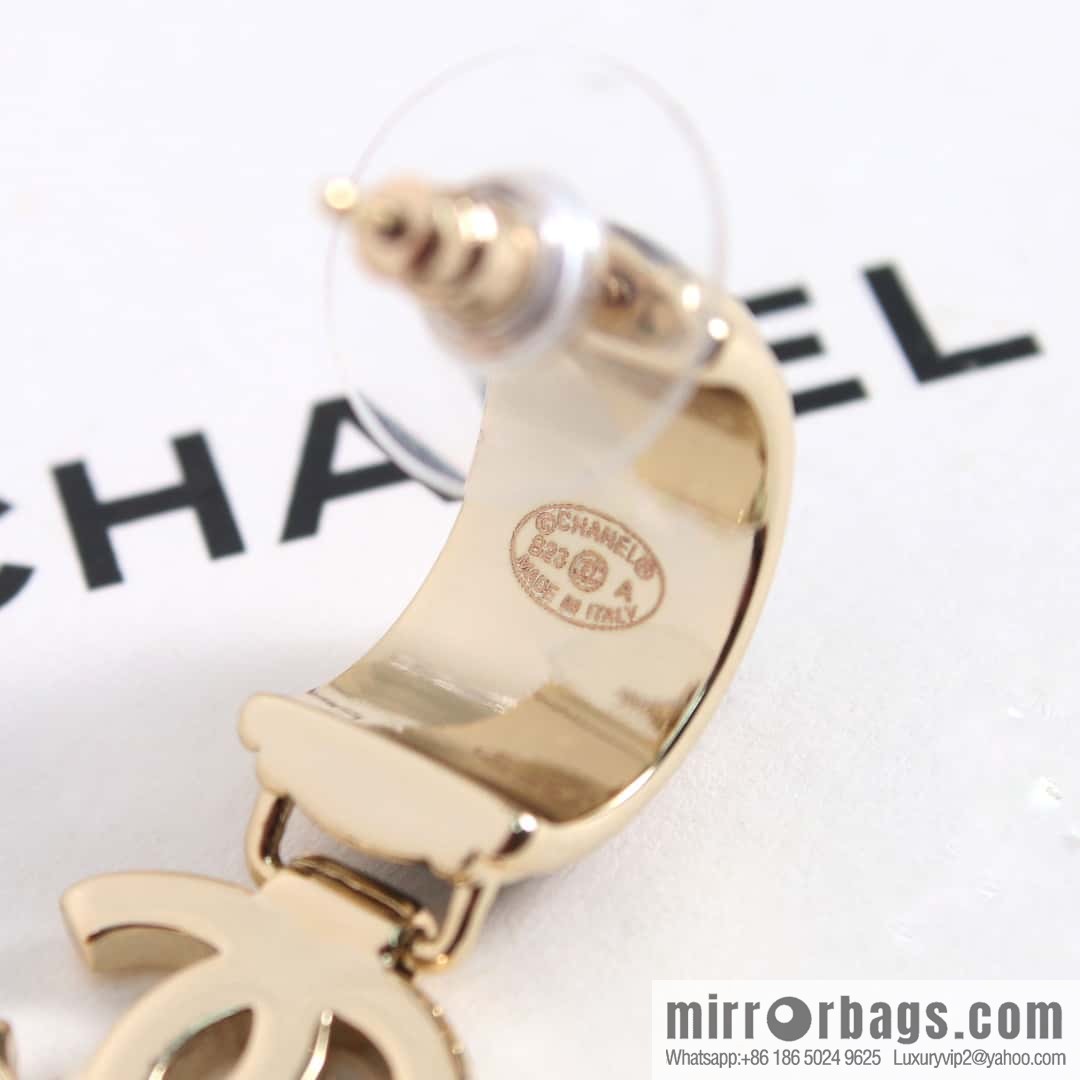 New ☑️ Chanel C2 double c strip earrings