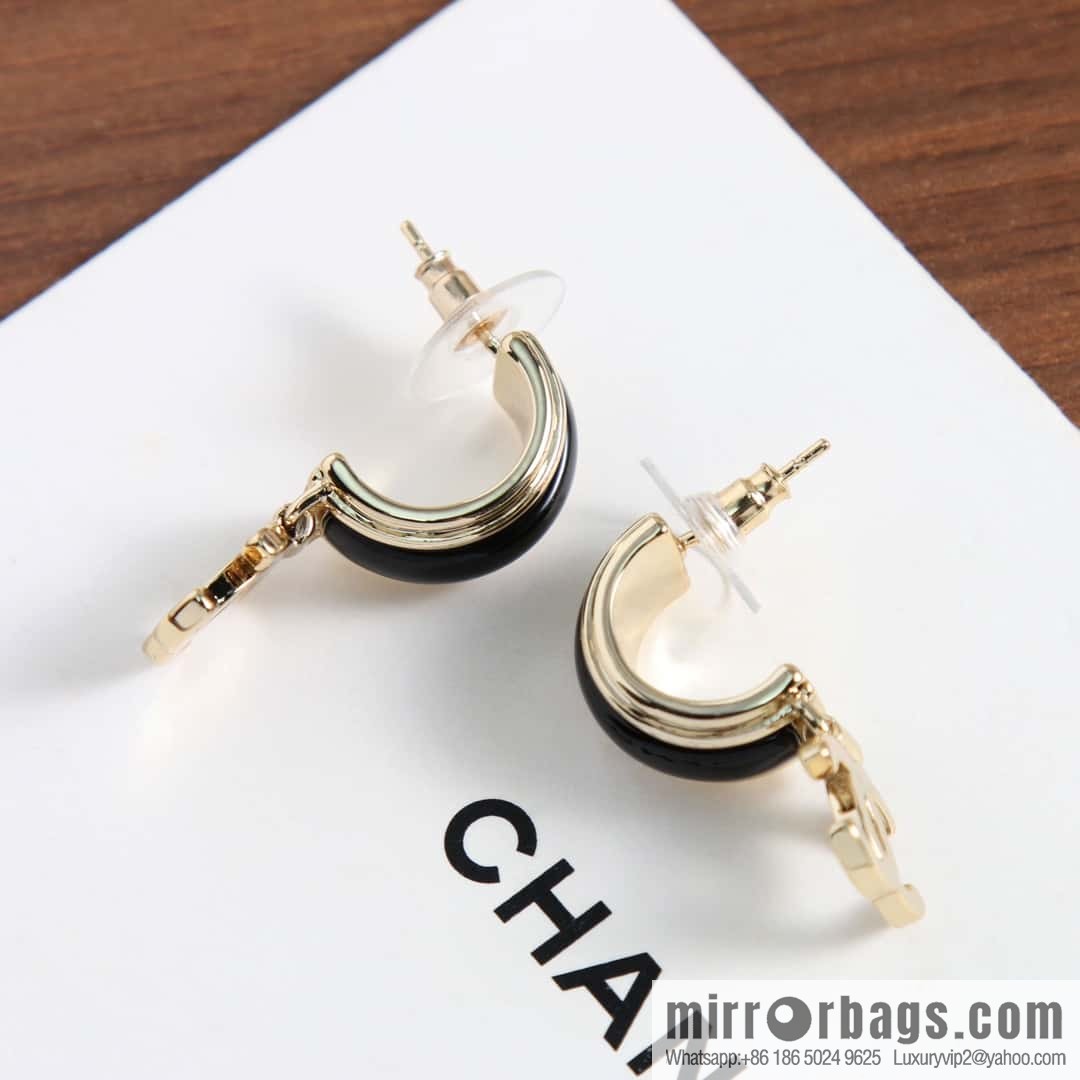 New ☑️ Chanel C2 double c strip earrings