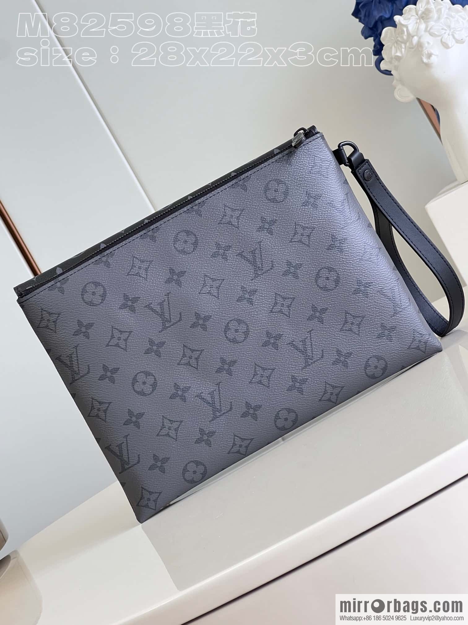 LV M82598 S-LOCK POCHETTE clutch bag