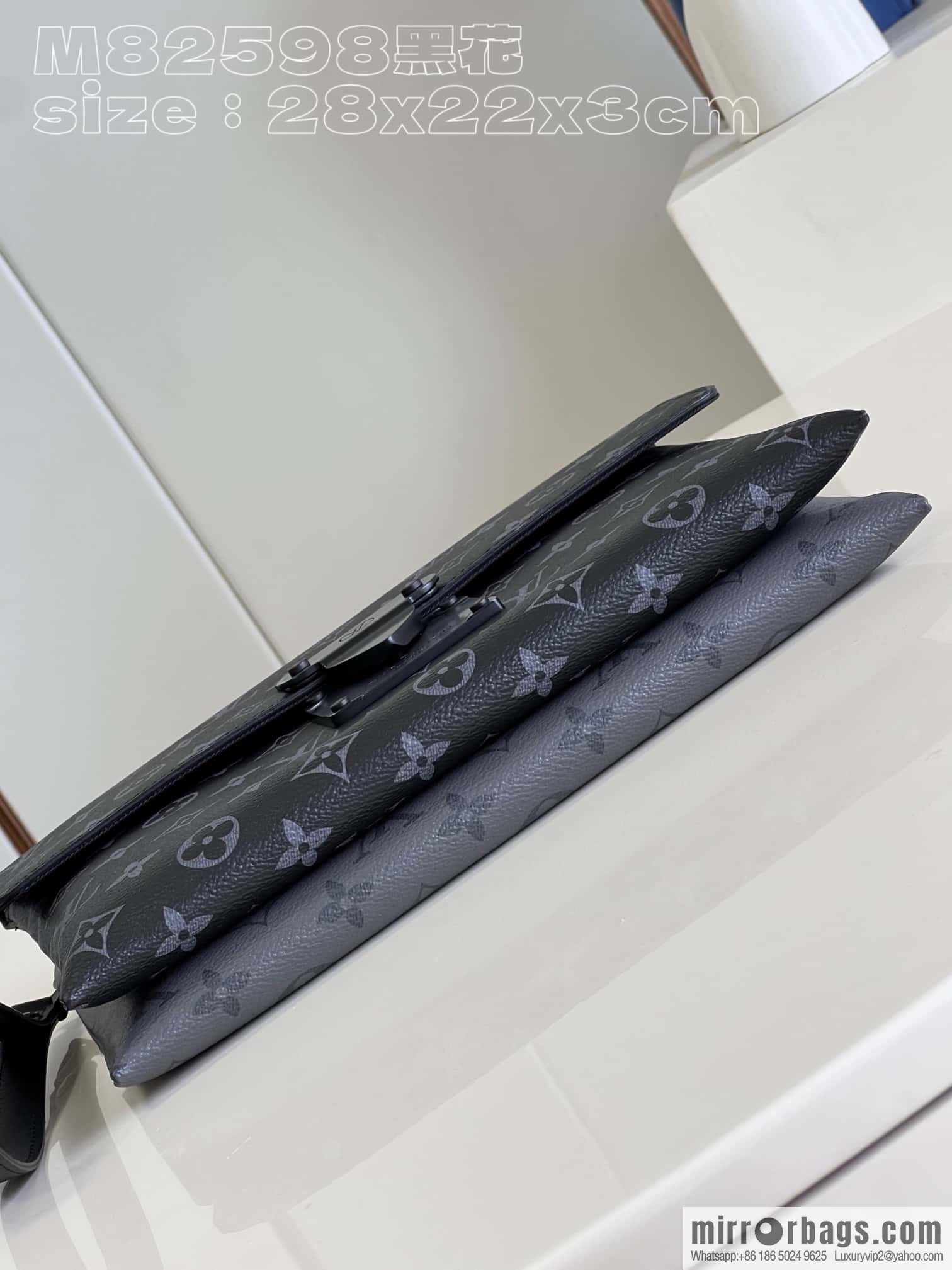 LV M82598 S-LOCK POCHETTE clutch bag