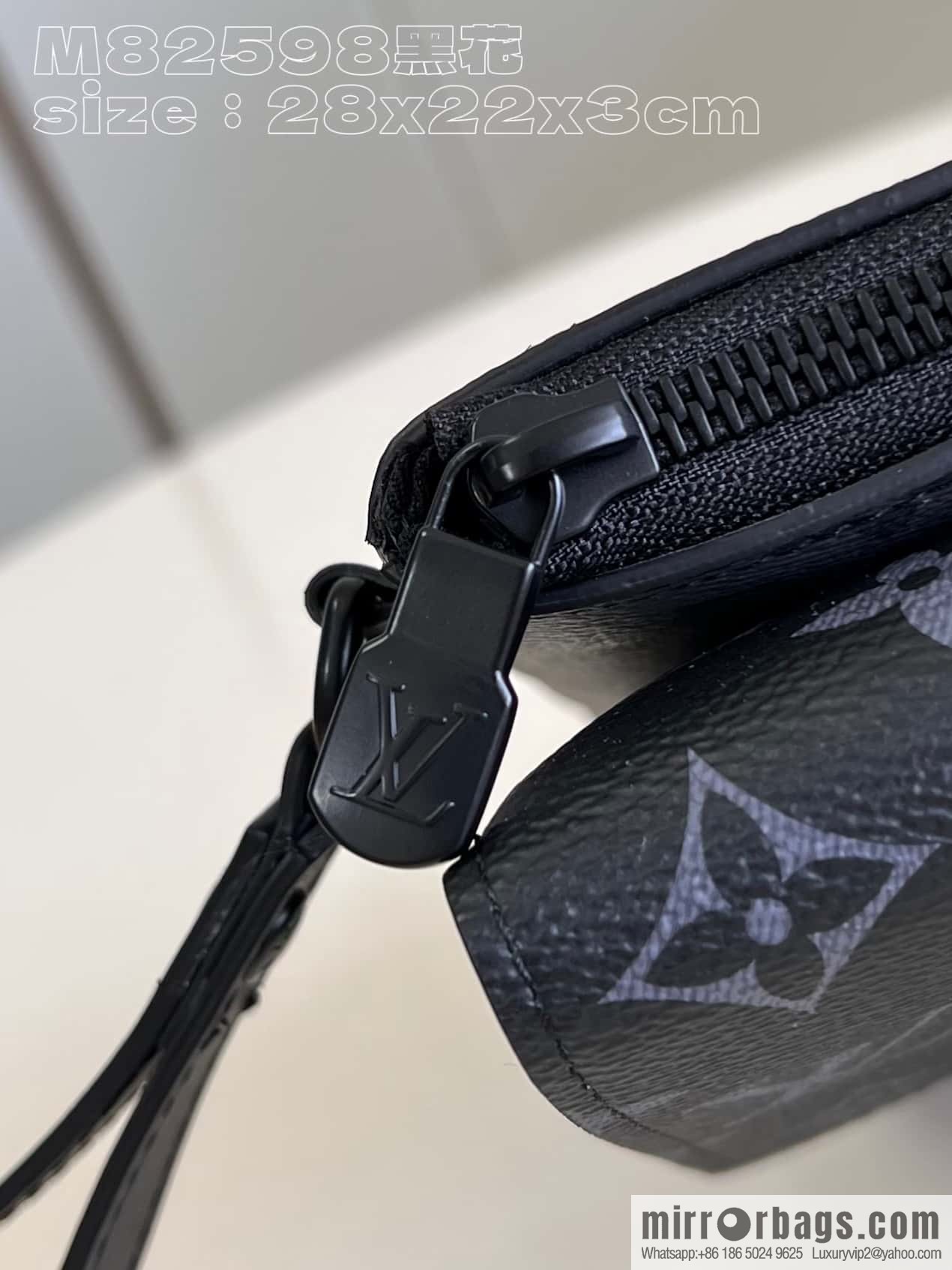 LV M82598 S-LOCK POCHETTE clutch bag