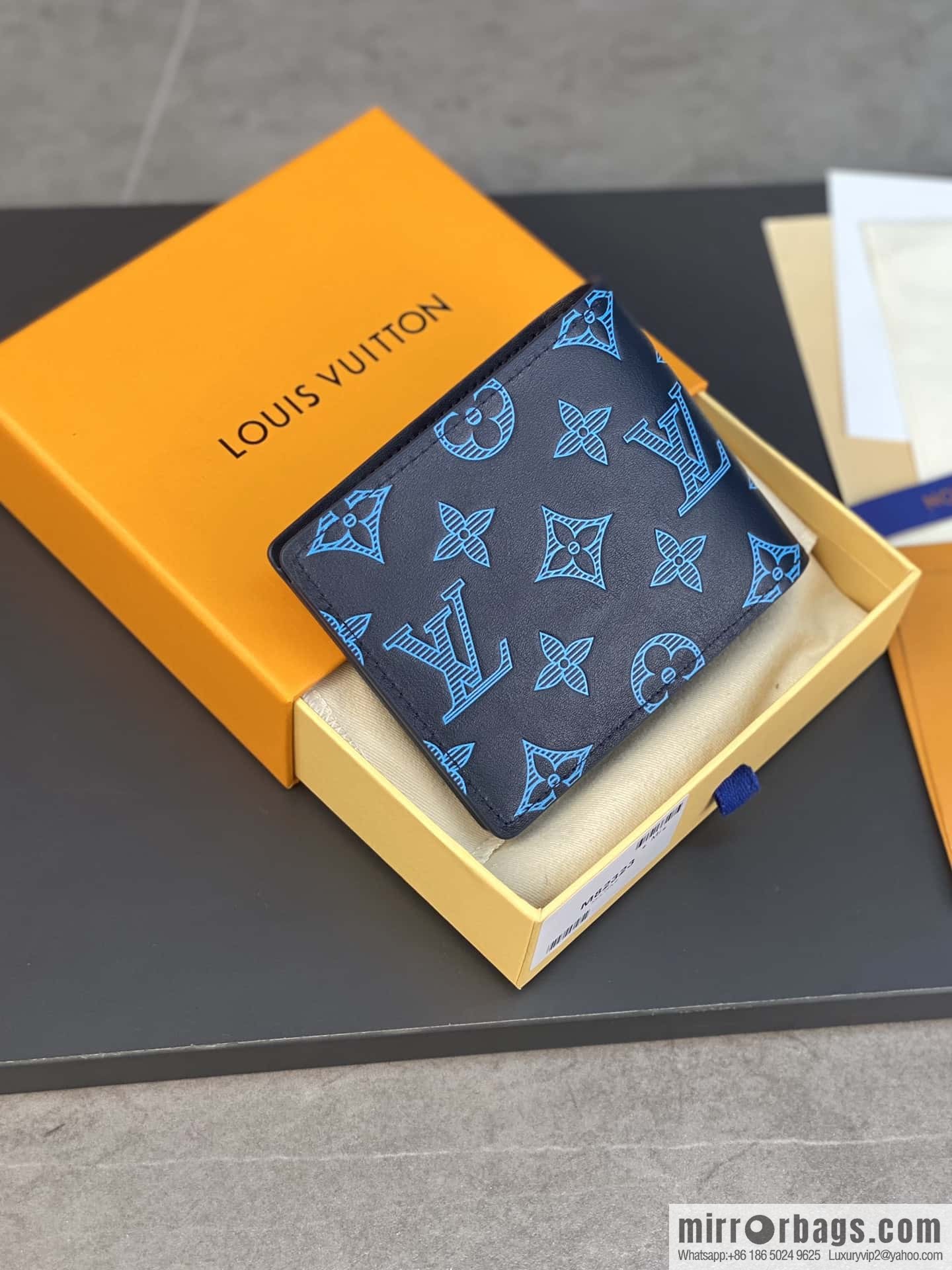 LV M82323 MULTIPLE wallet