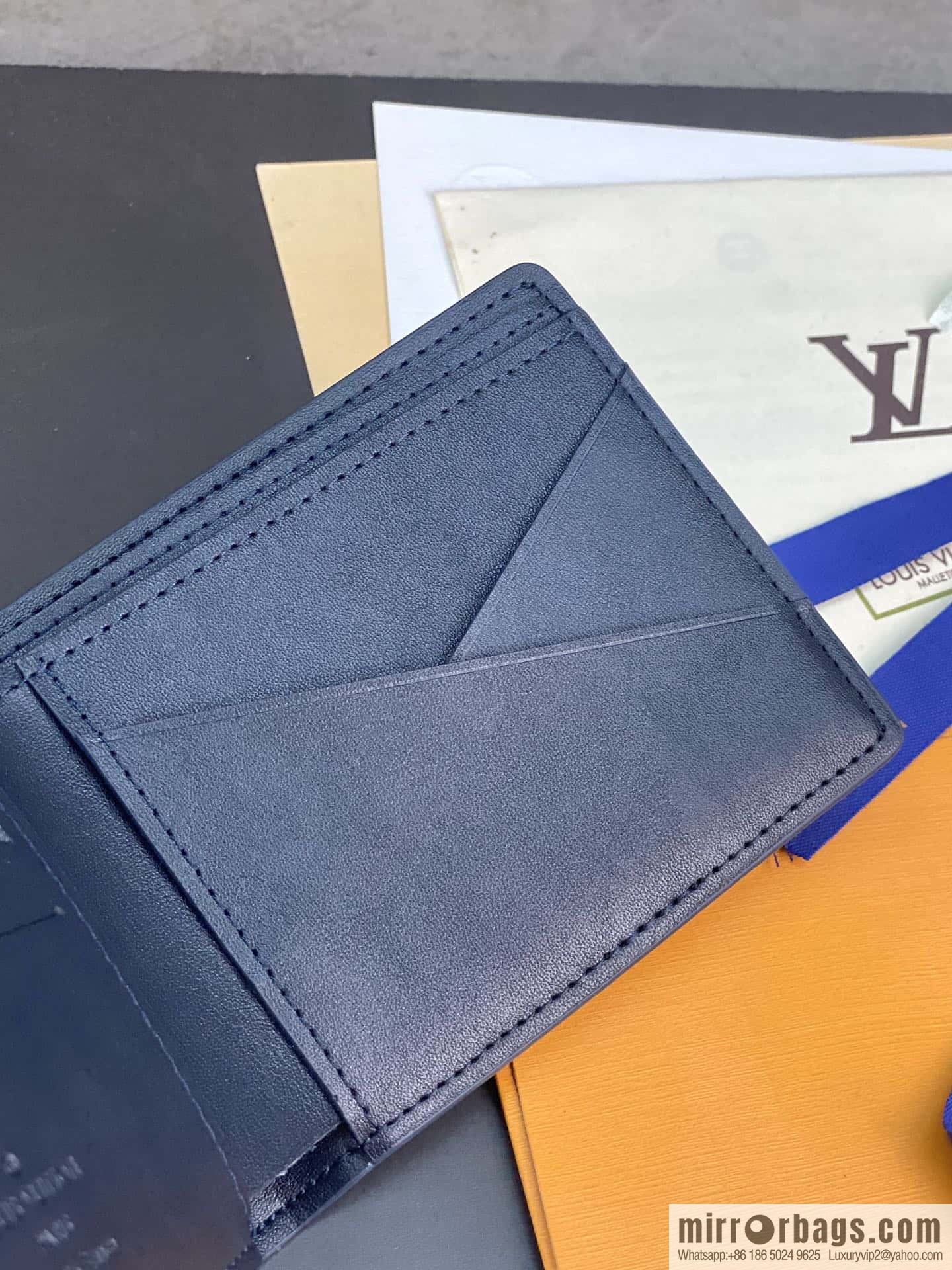 LV M82323 MULTIPLE wallet