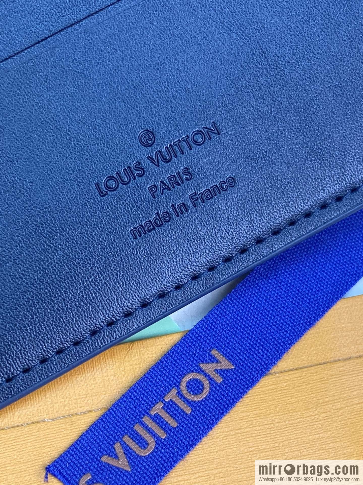 LV M82323 MULTIPLE wallet