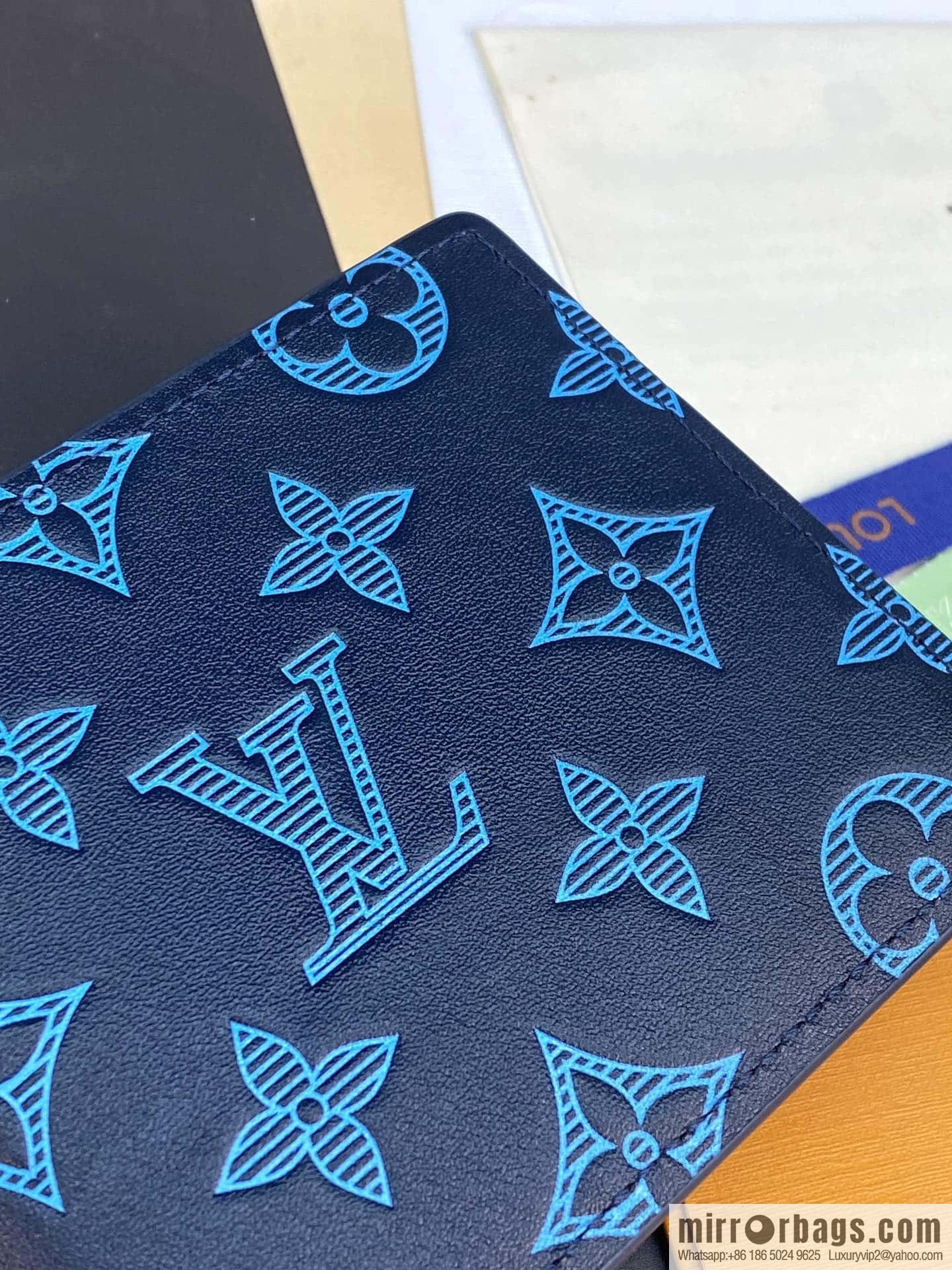 LV M82323 MULTIPLE wallet