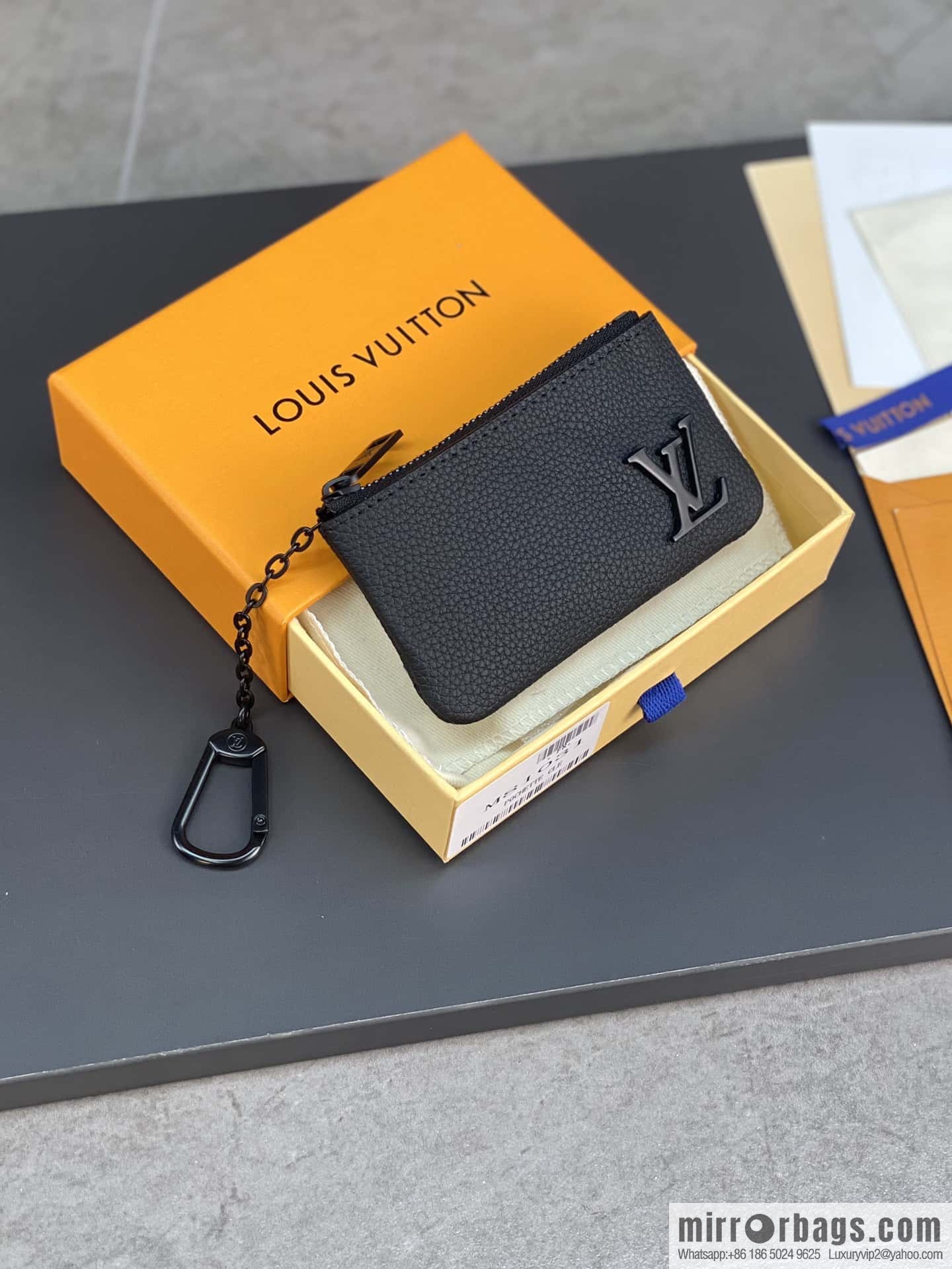 LV M81031 POCHETTE CLE
