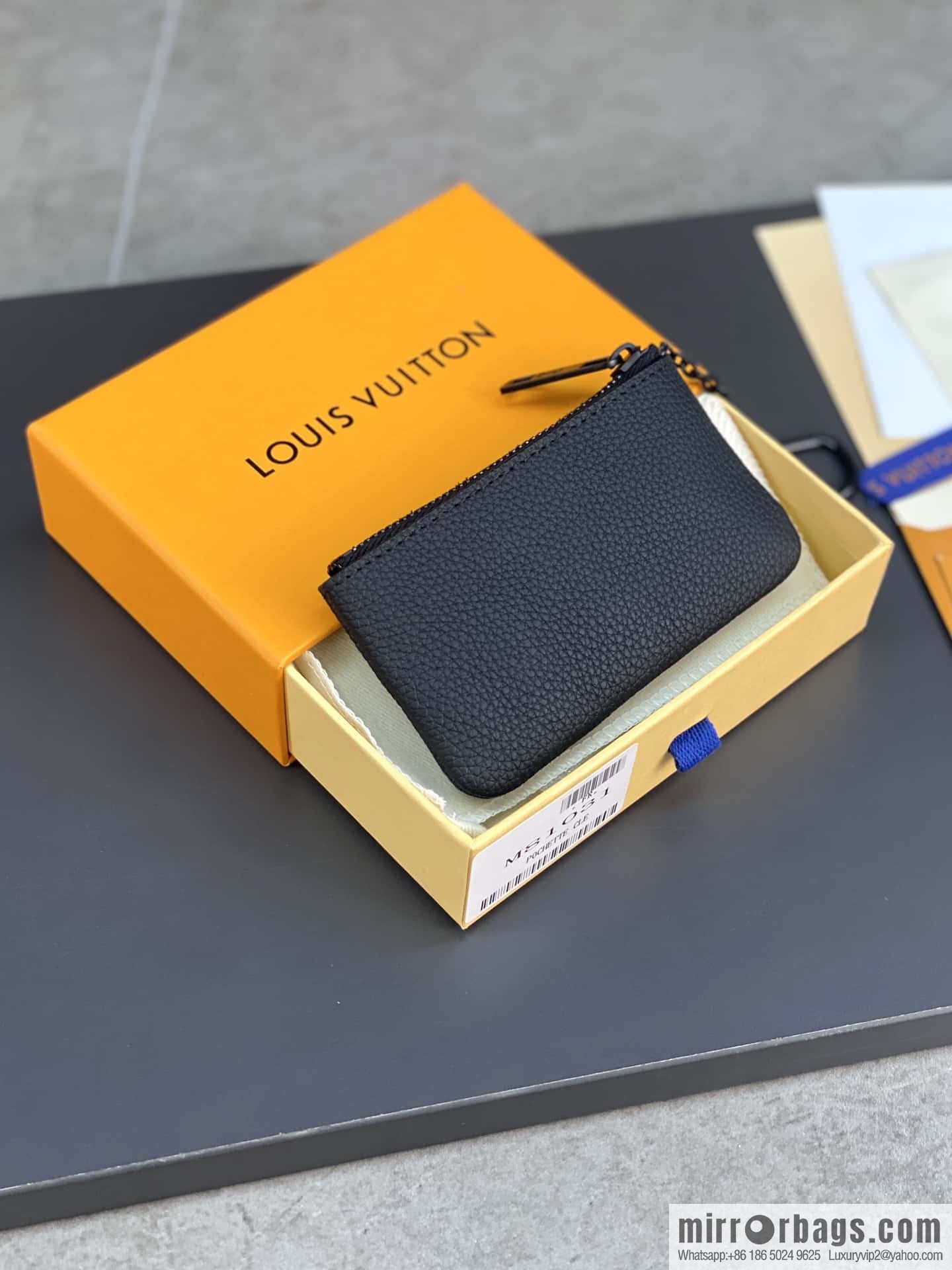LV M81031 POCHETTE CLE