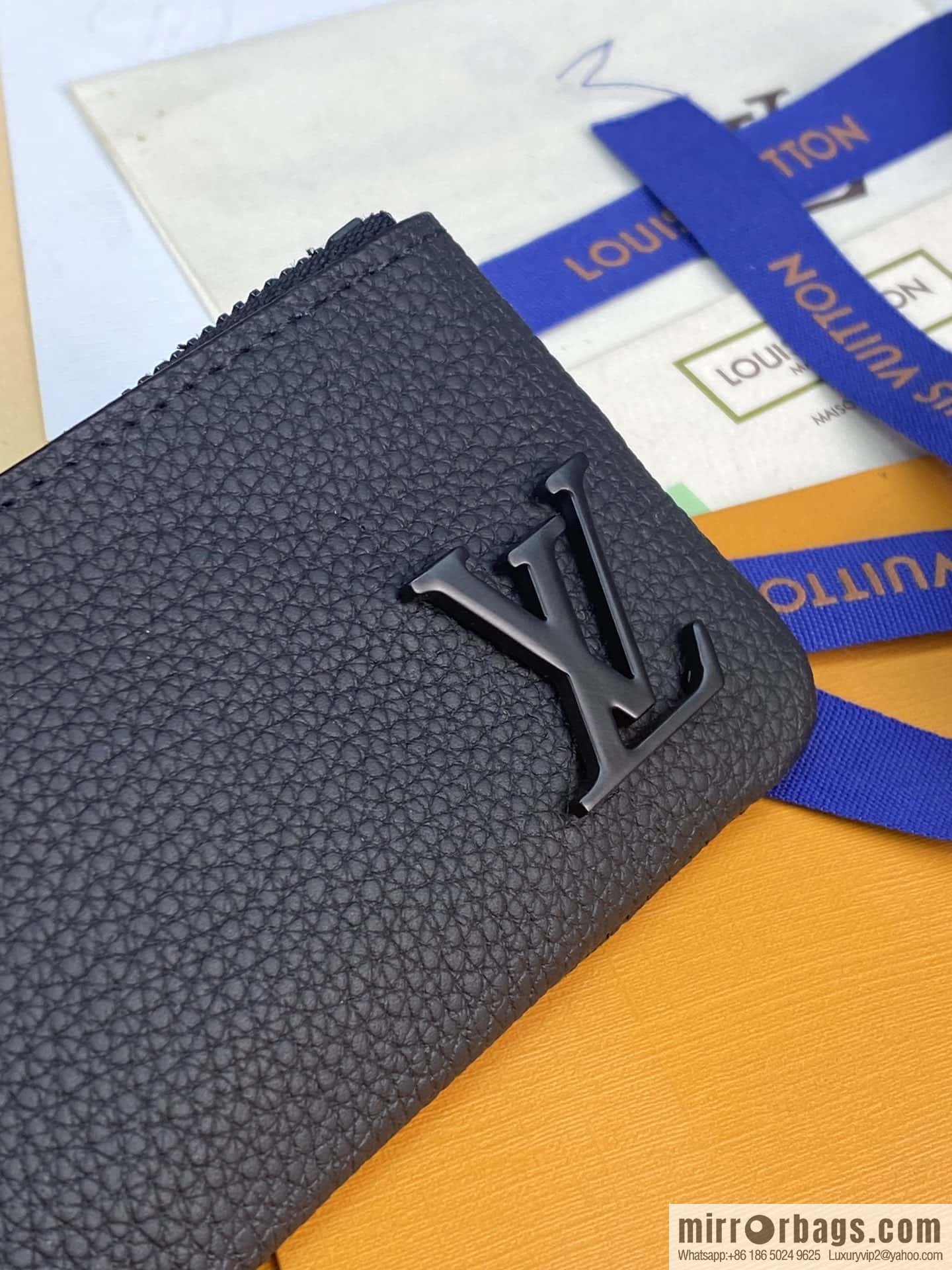 LV M81031 POCHETTE CLE