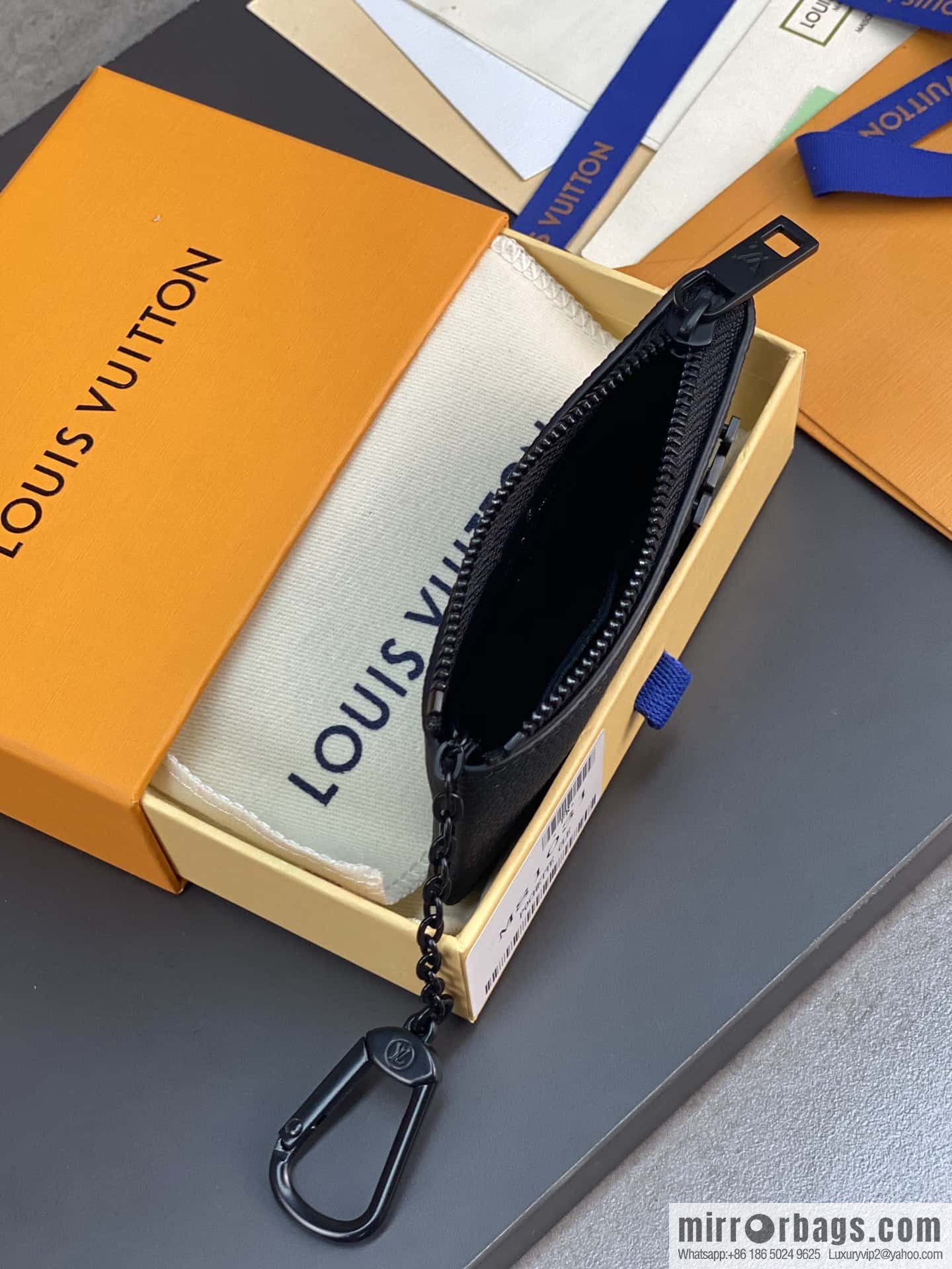 LV M81031 POCHETTE CLE