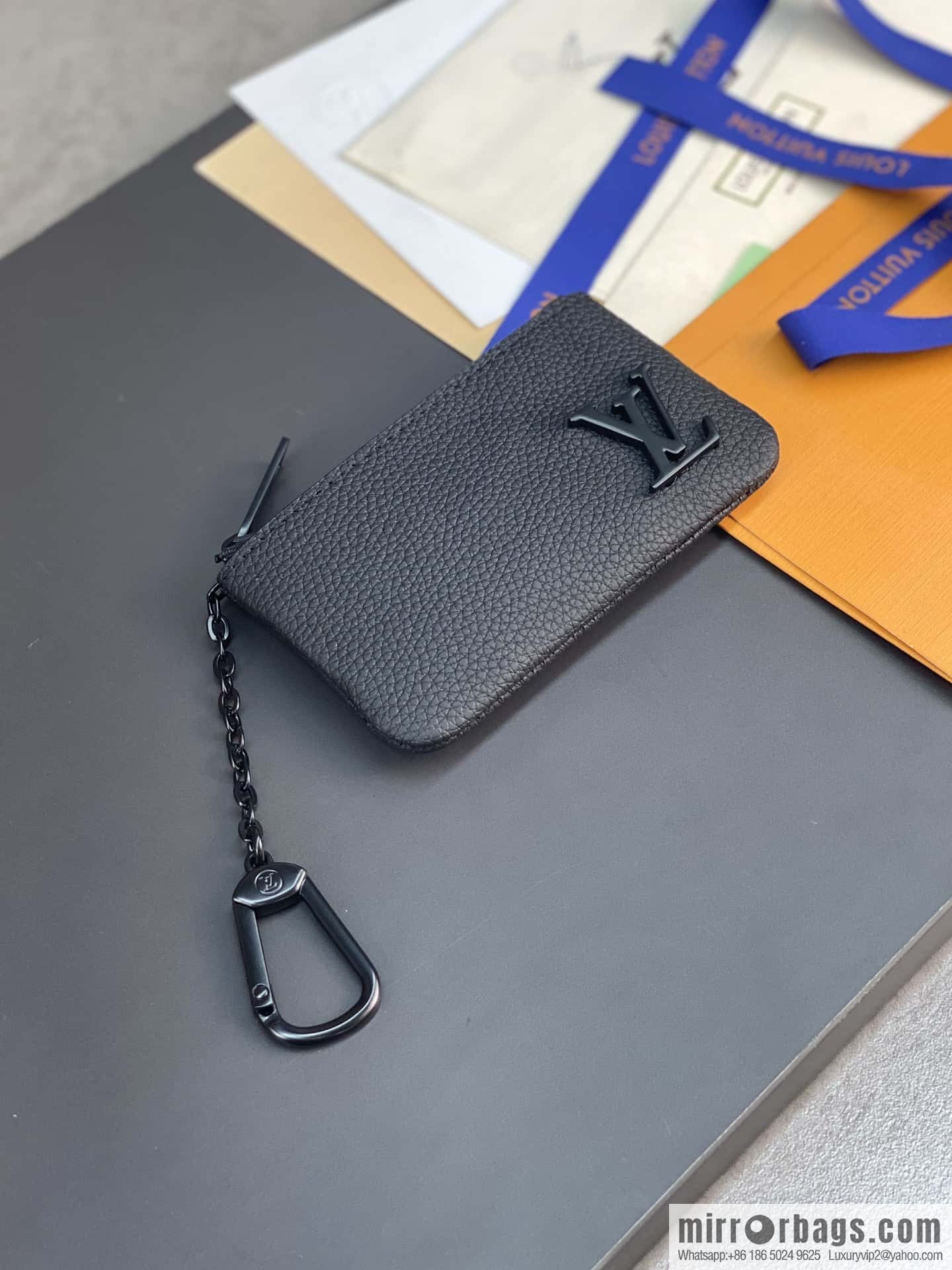 LV M81031 POCHETTE CLE