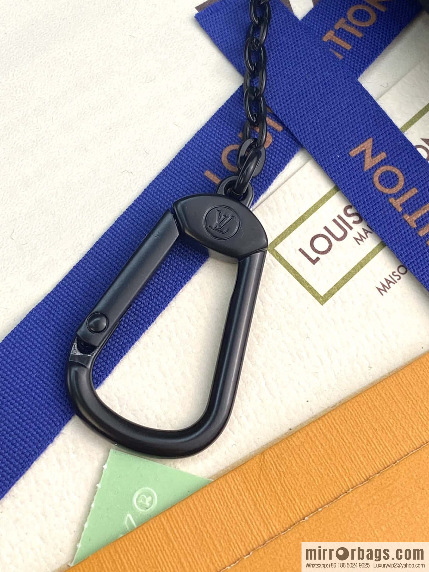 LV M81031 POCHETTE CLE