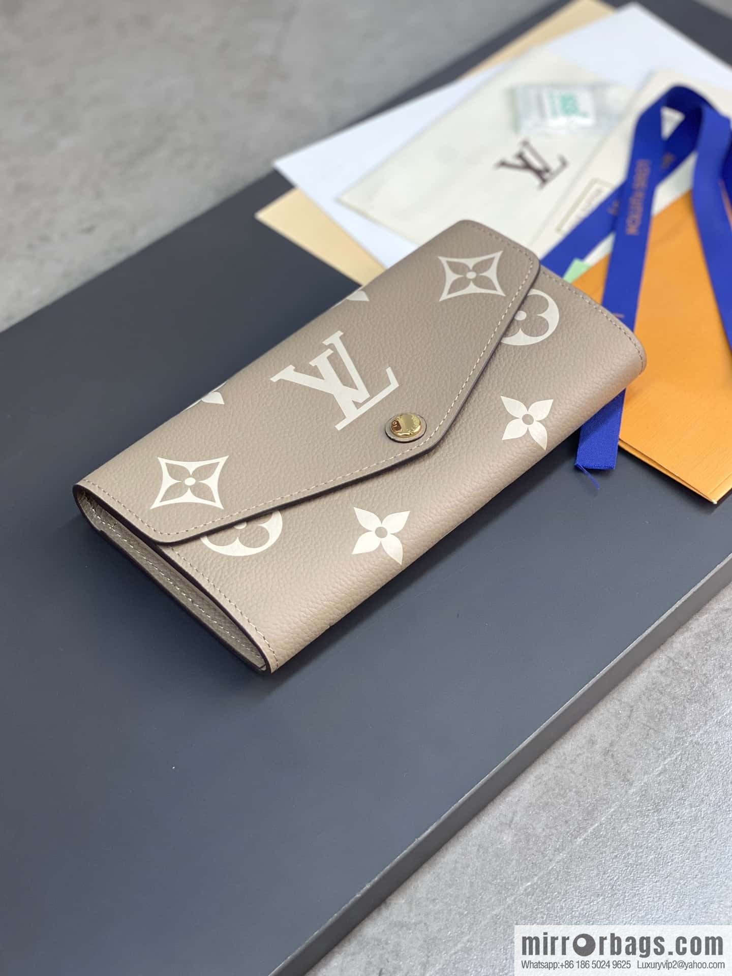 LV M81049 Sarah Wallet