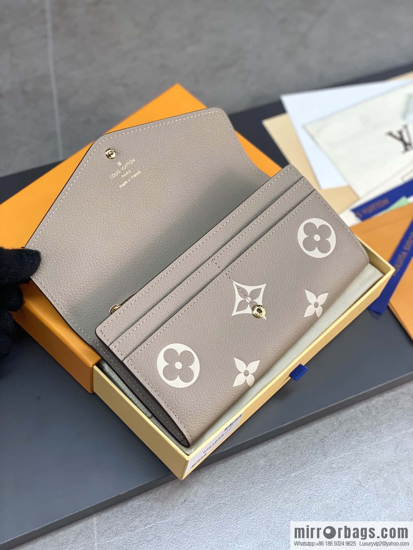 LV M81049 Sarah Wallet
