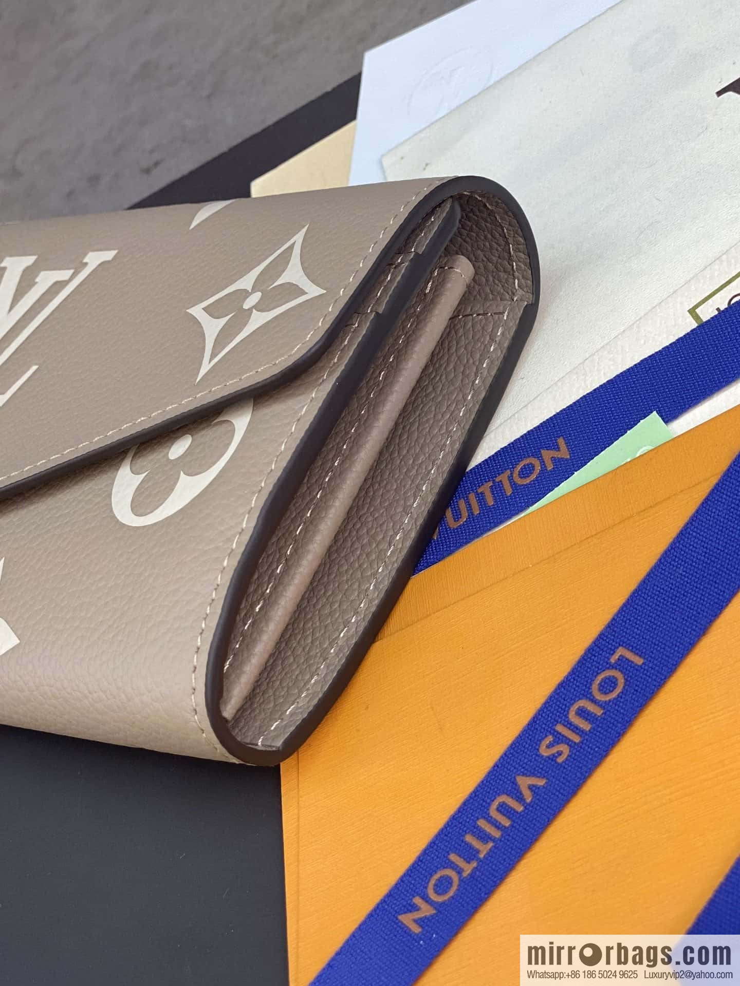 LV M81049 Sarah Wallet