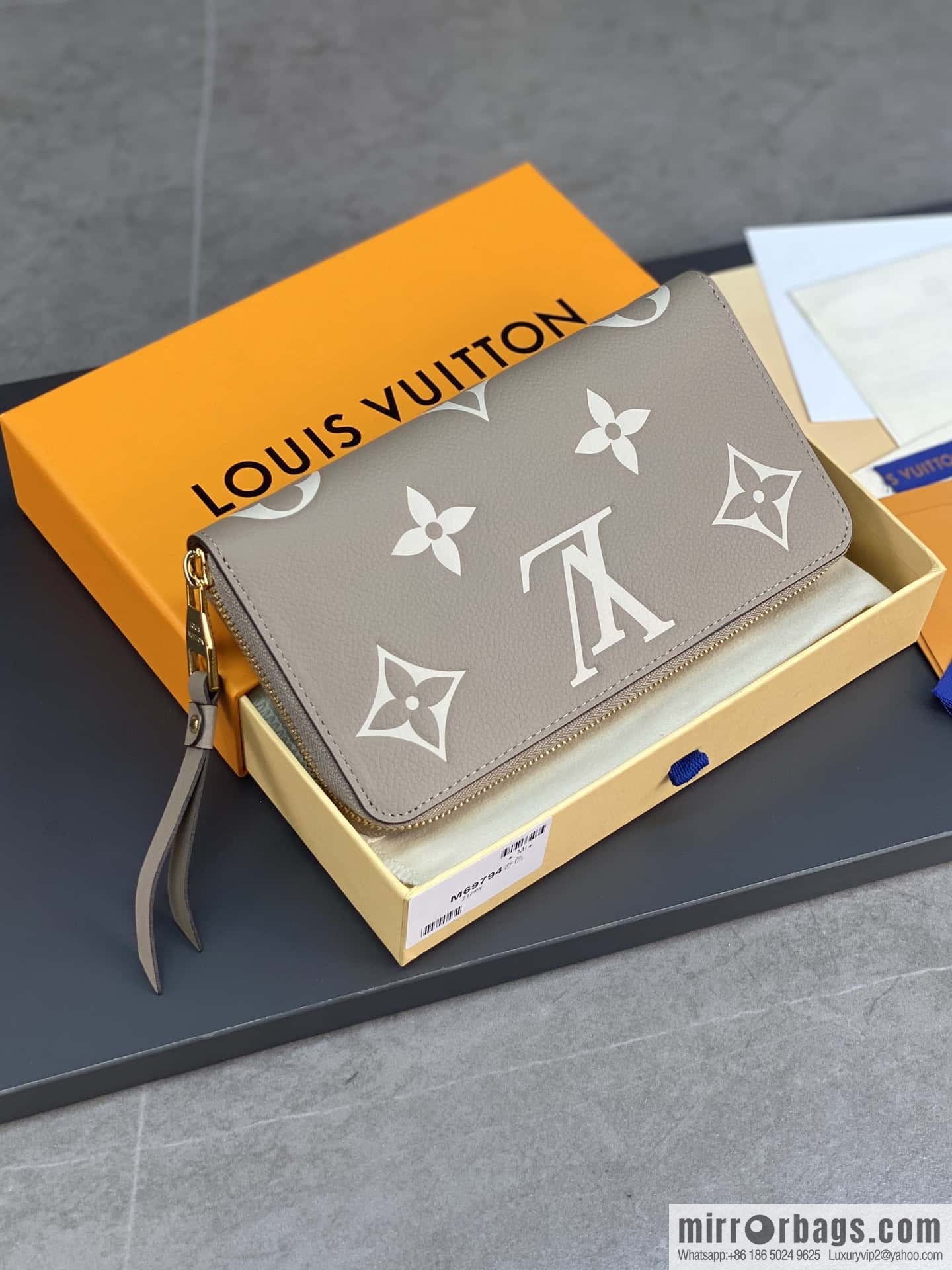LV M69794 Zippy Wallet