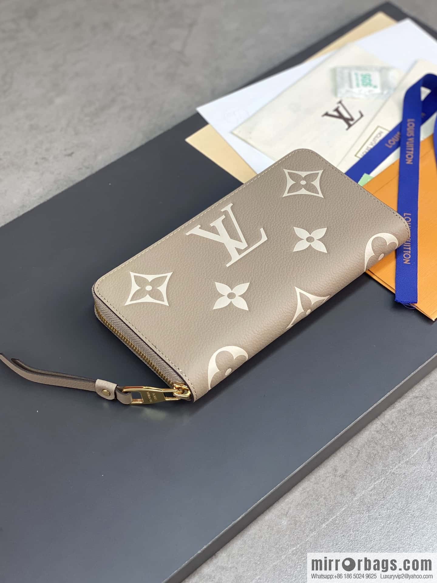 LV M69794 Zippy Wallet