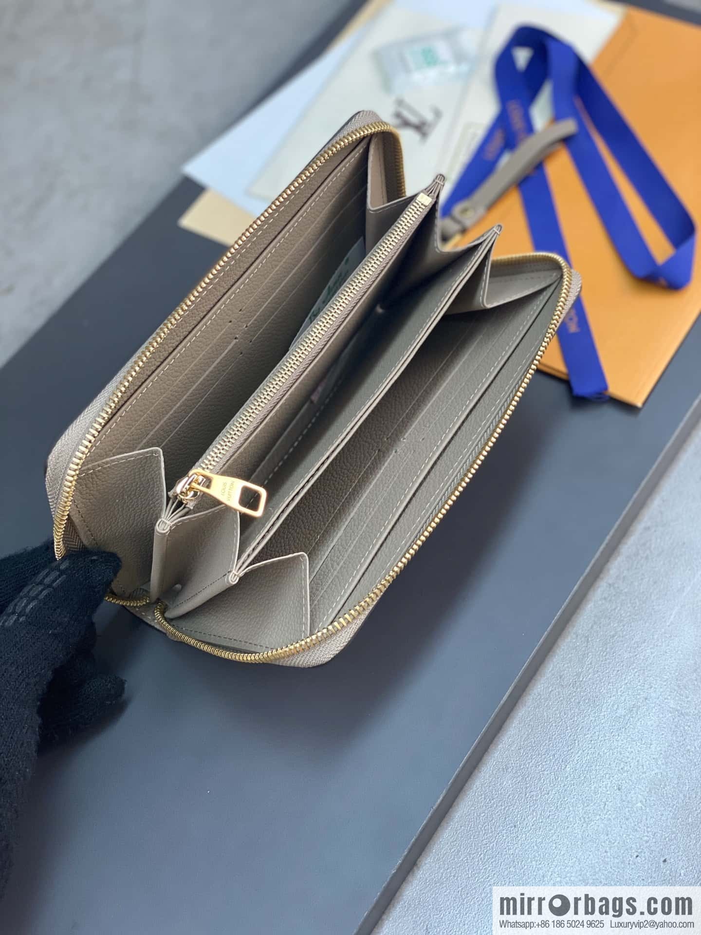 LV M69794 Zippy Wallet