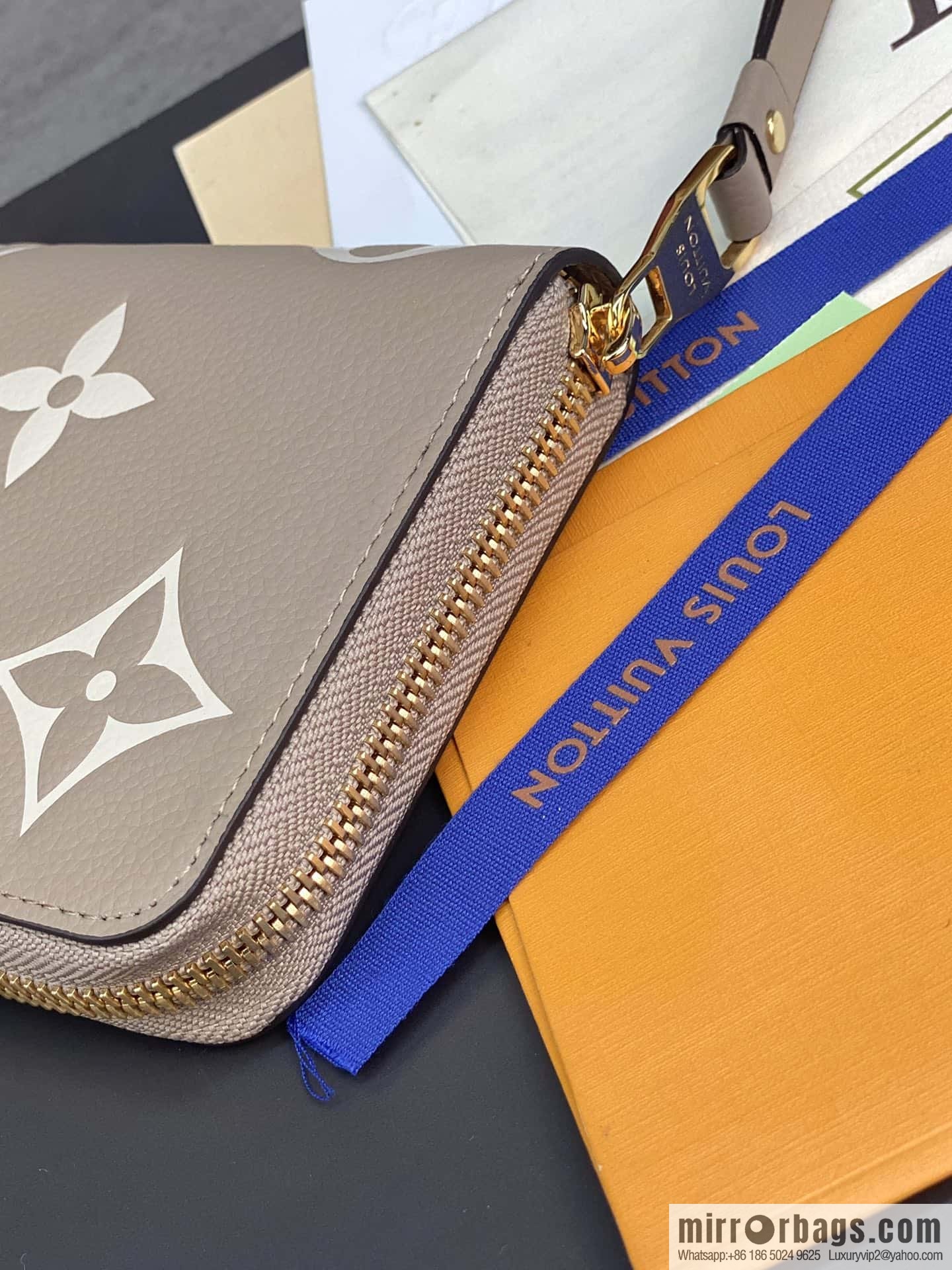 LV M69794 Zippy Wallet