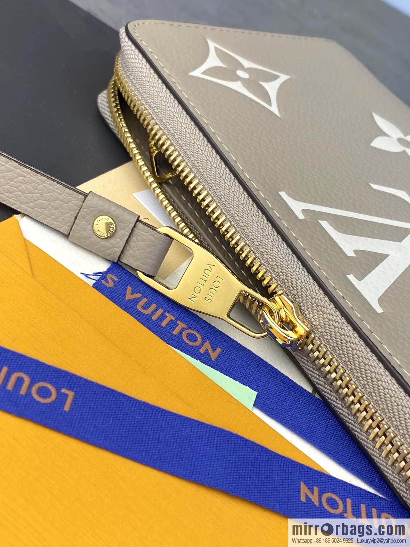 LV M69794 Zippy Wallet