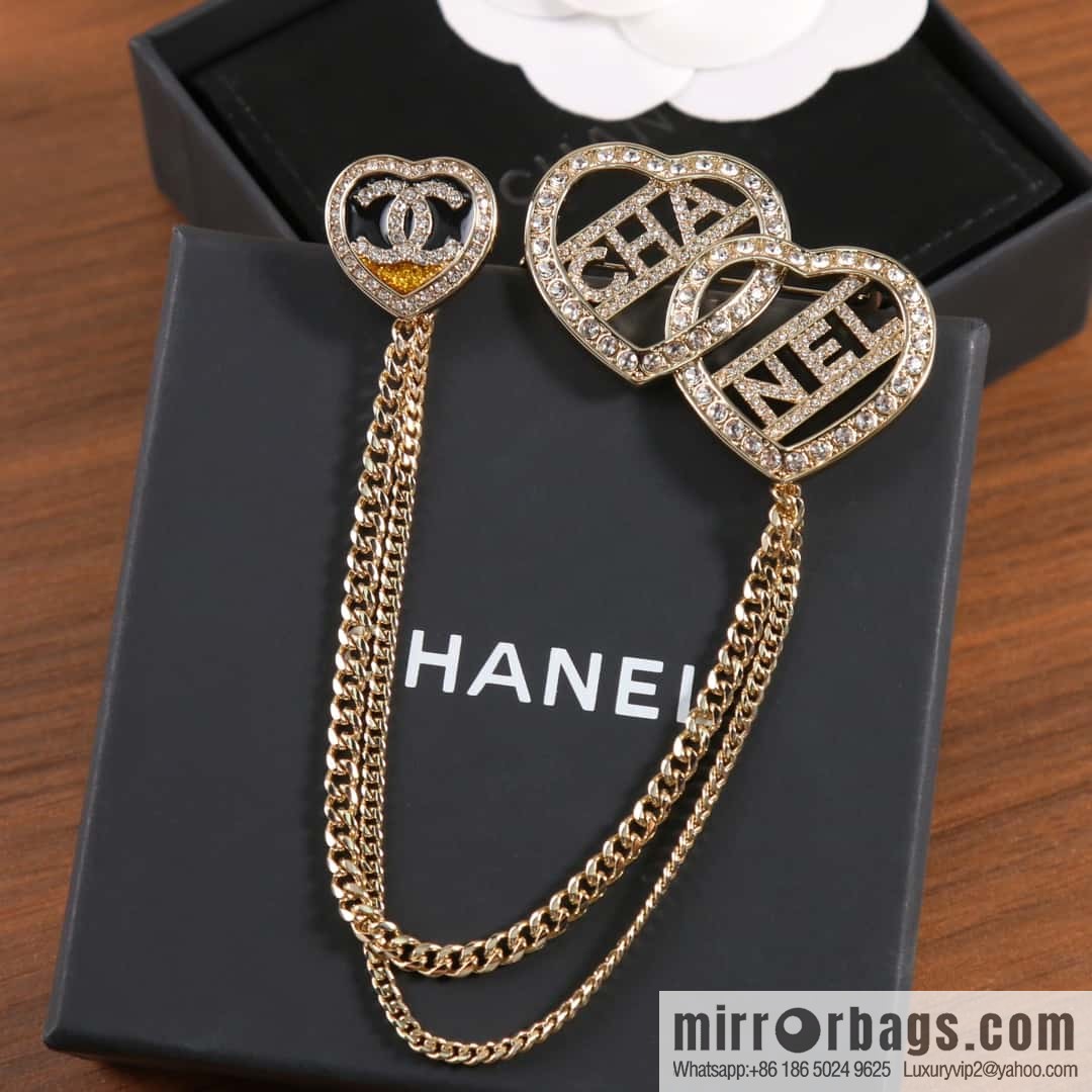 New ☑️ Chanel double c peach heart love fringed brooch