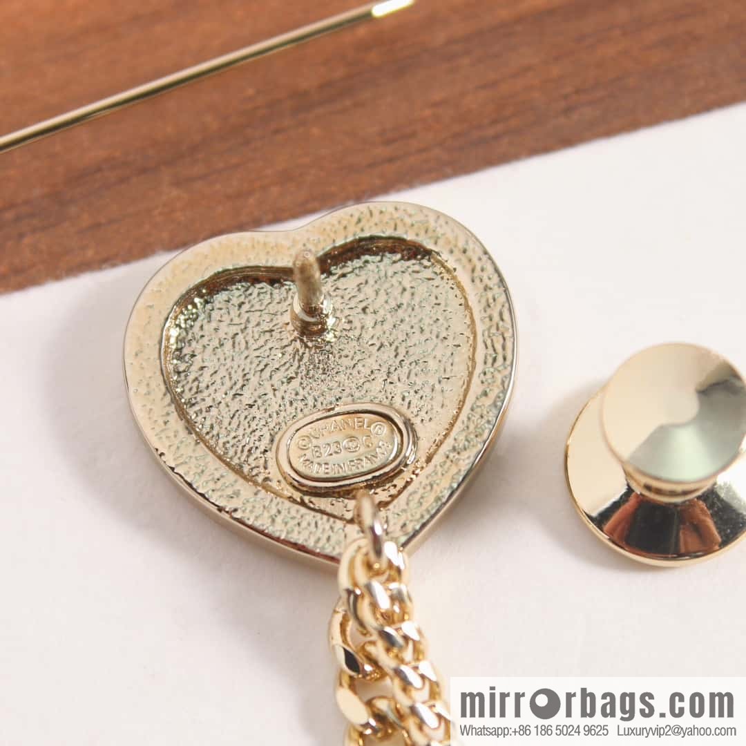 New ☑️ Chanel double c peach heart love fringed brooch