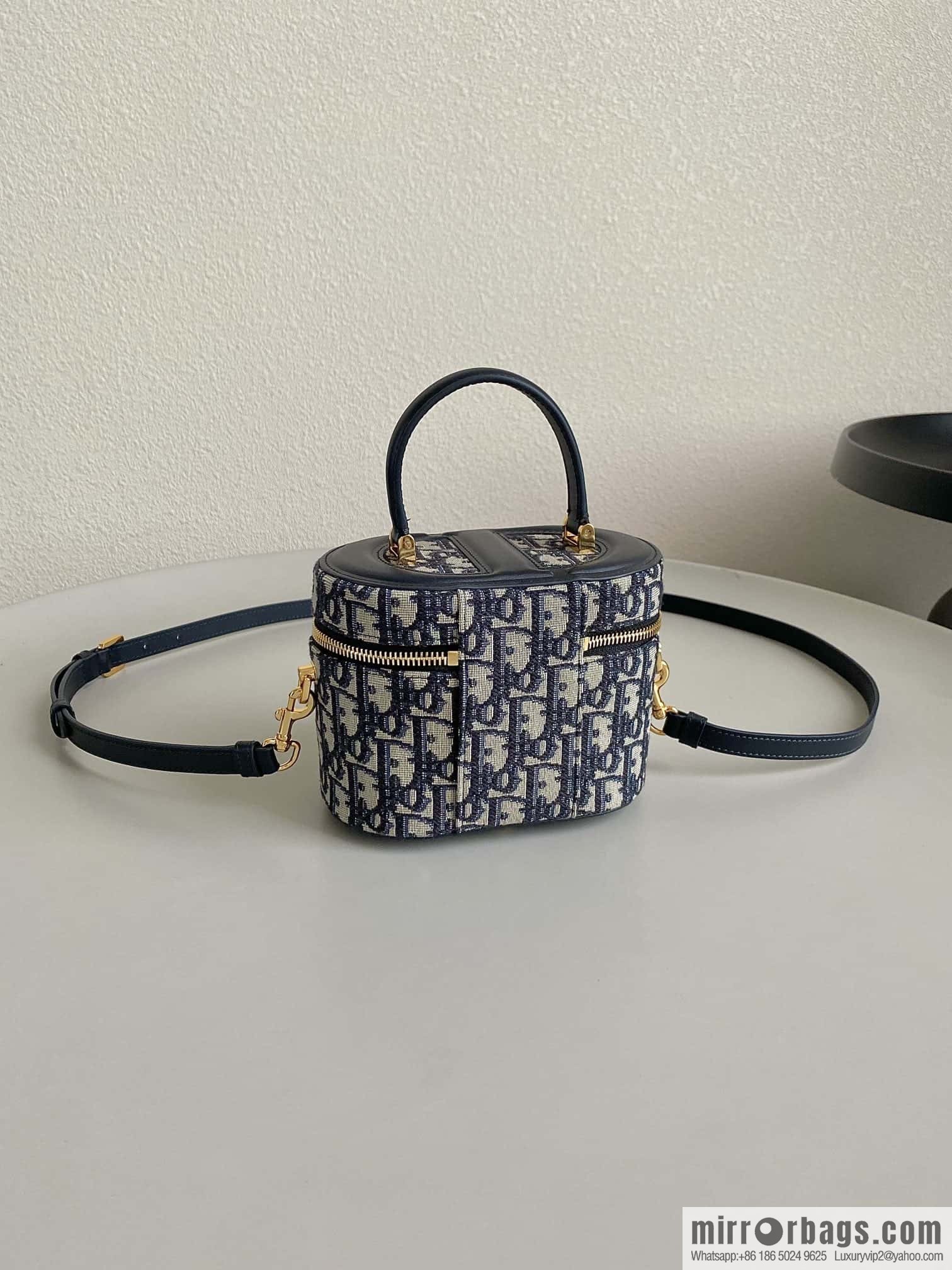 DIOR S CD SIGNATURE VANITY S2203UTZQ_M928