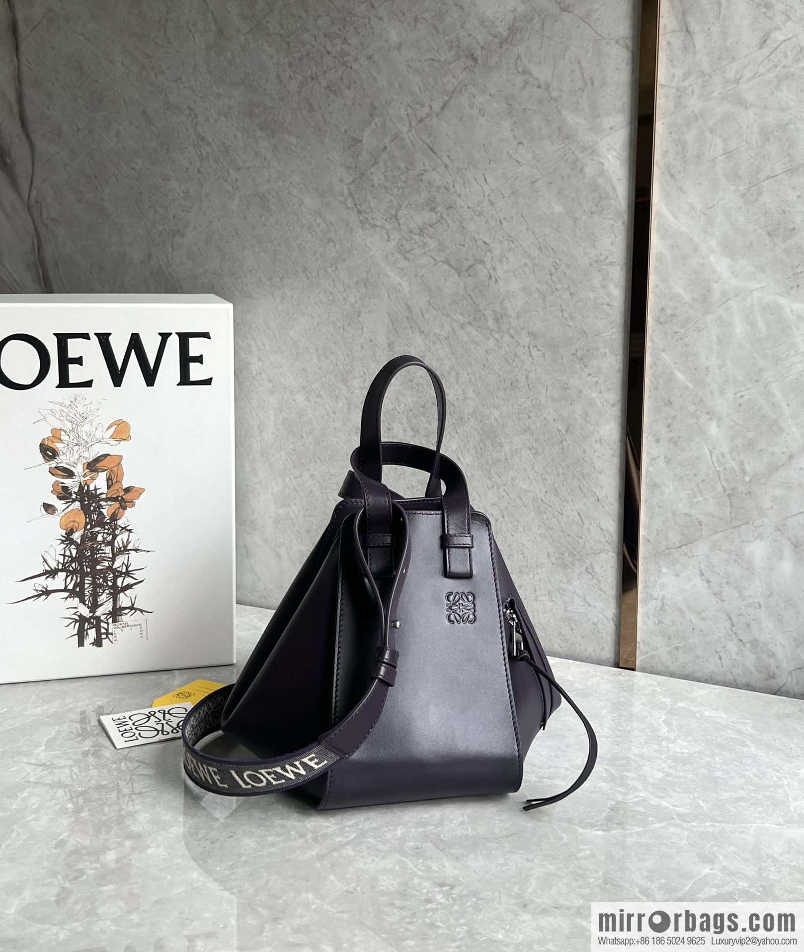 LOEWE 2023 monochrome glazed satin series Hammock bag hammock bag 0682 purple