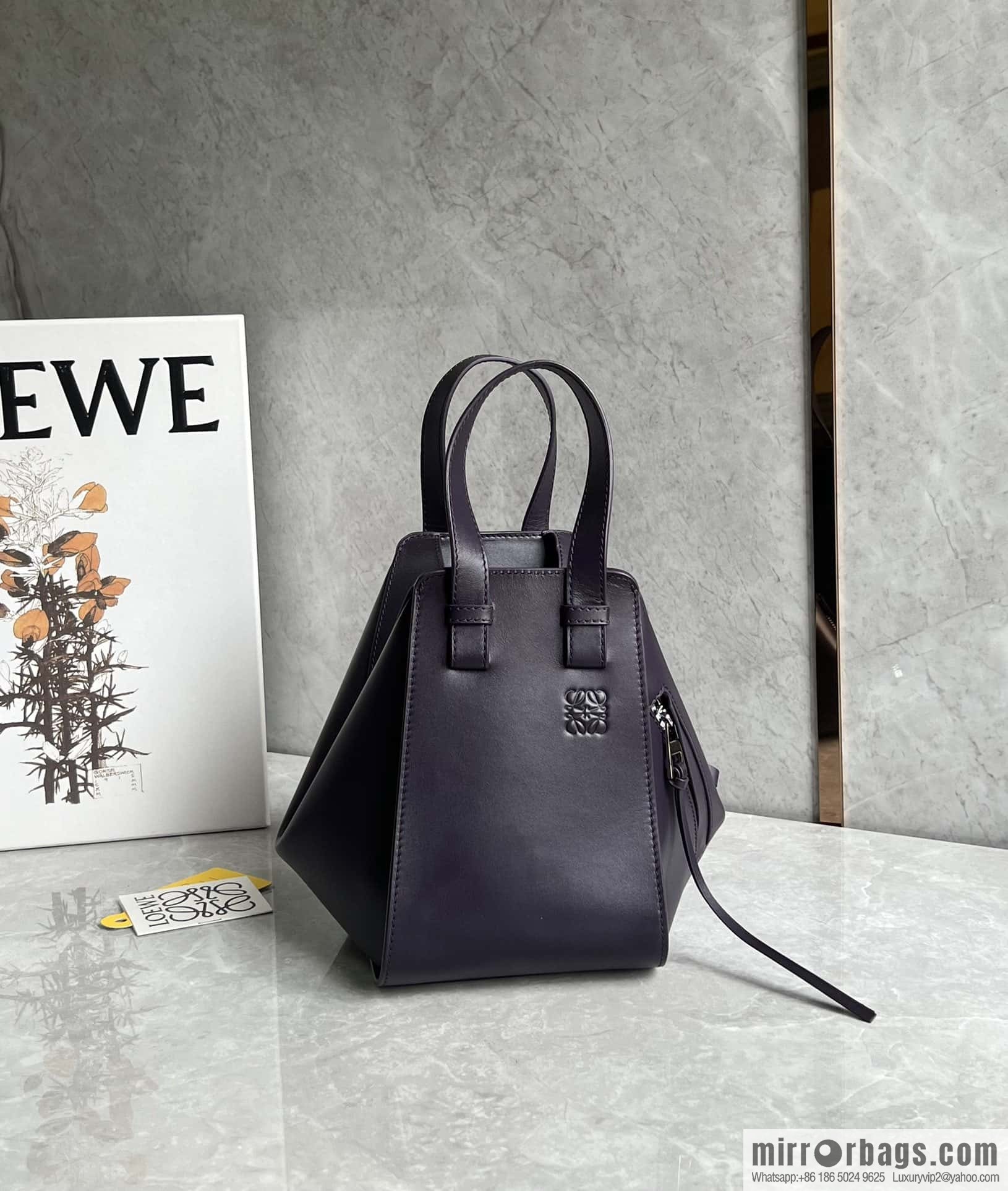 LOEWE 2023 monochrome glazed satin series Hammock bag hammock bag 0682 purple