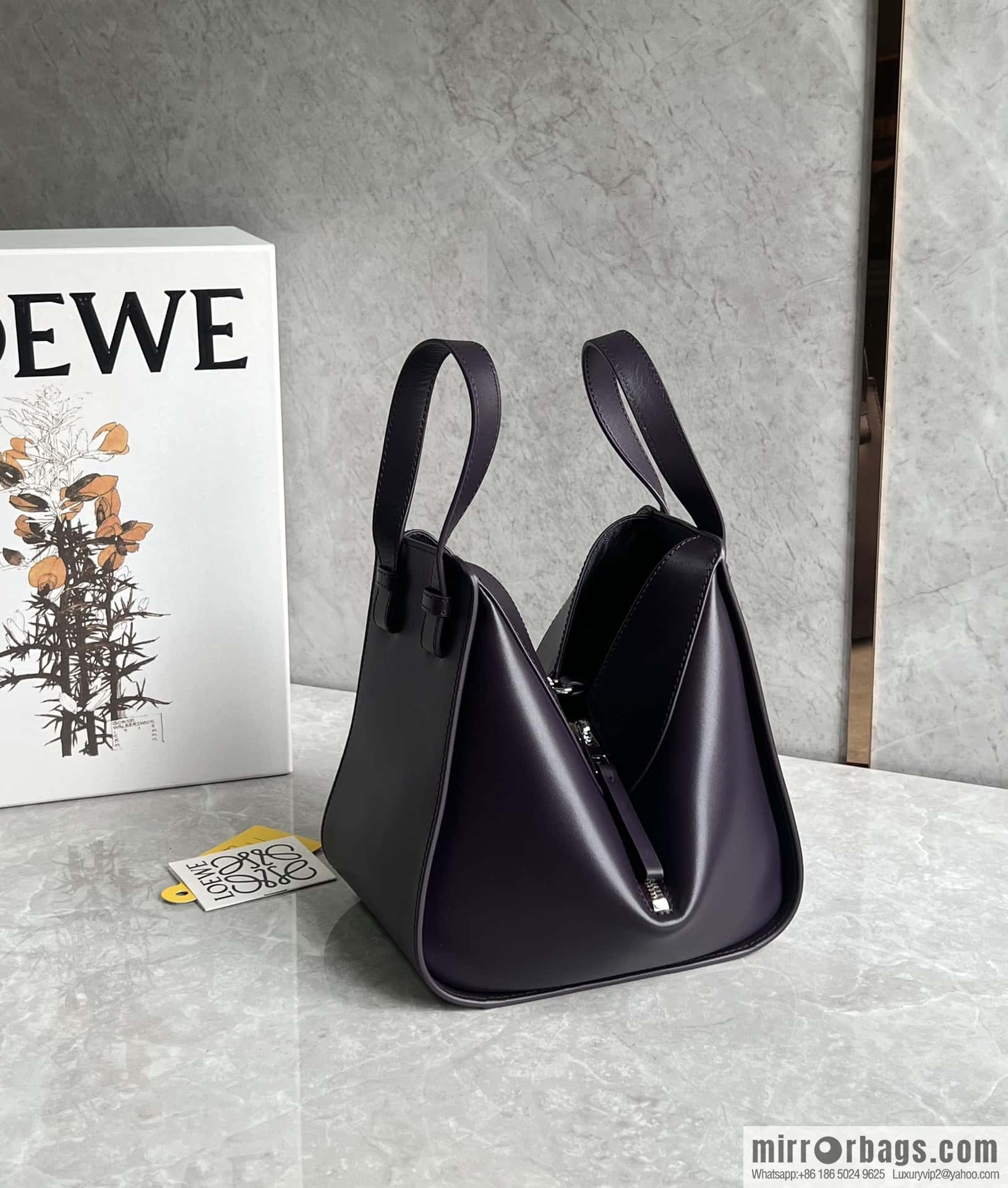 LOEWE 2023 monochrome glazed satin series Hammock bag hammock bag 0682 purple
