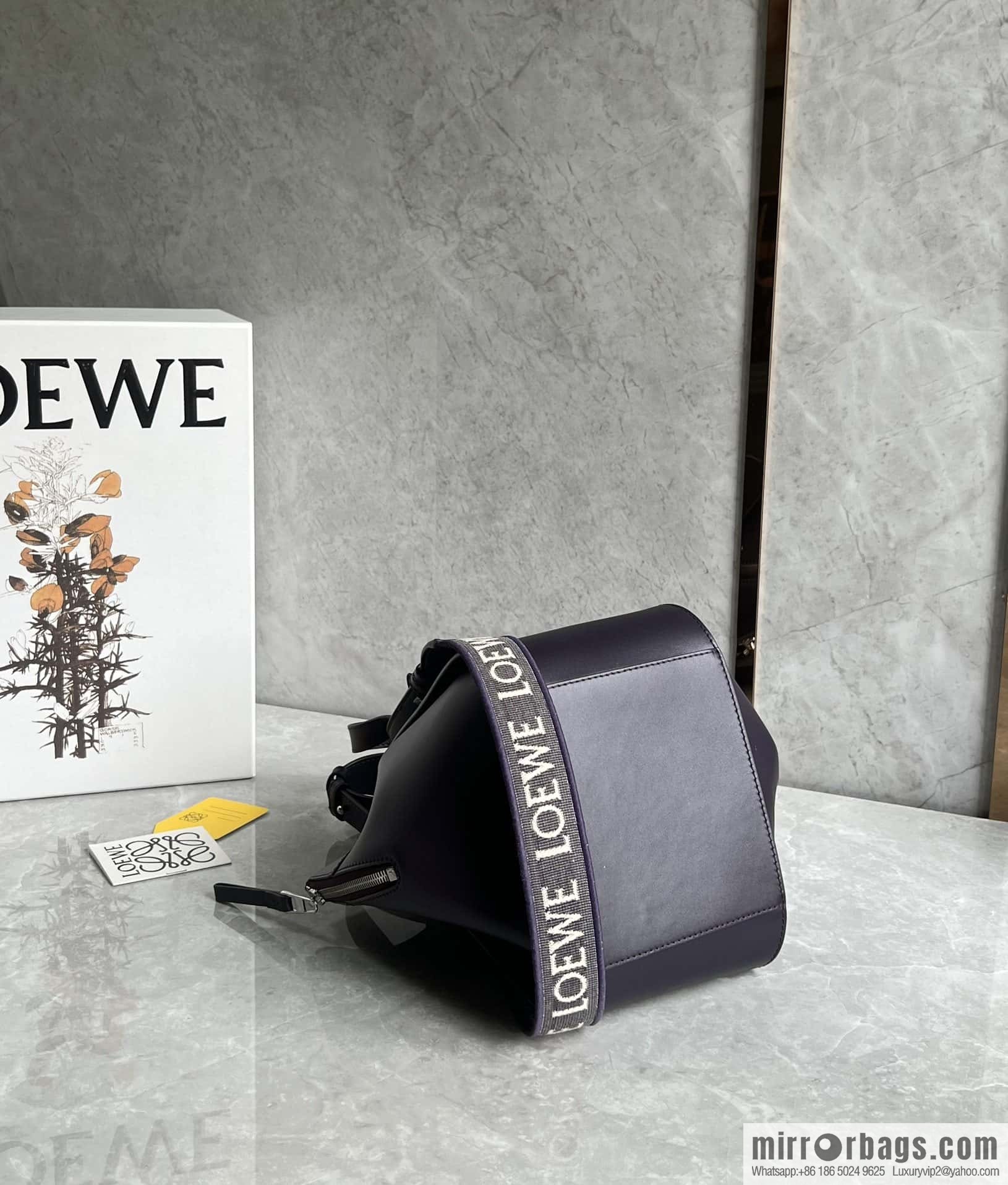 LOEWE 2023 monochrome glazed satin series Hammock bag hammock bag 0682 purple