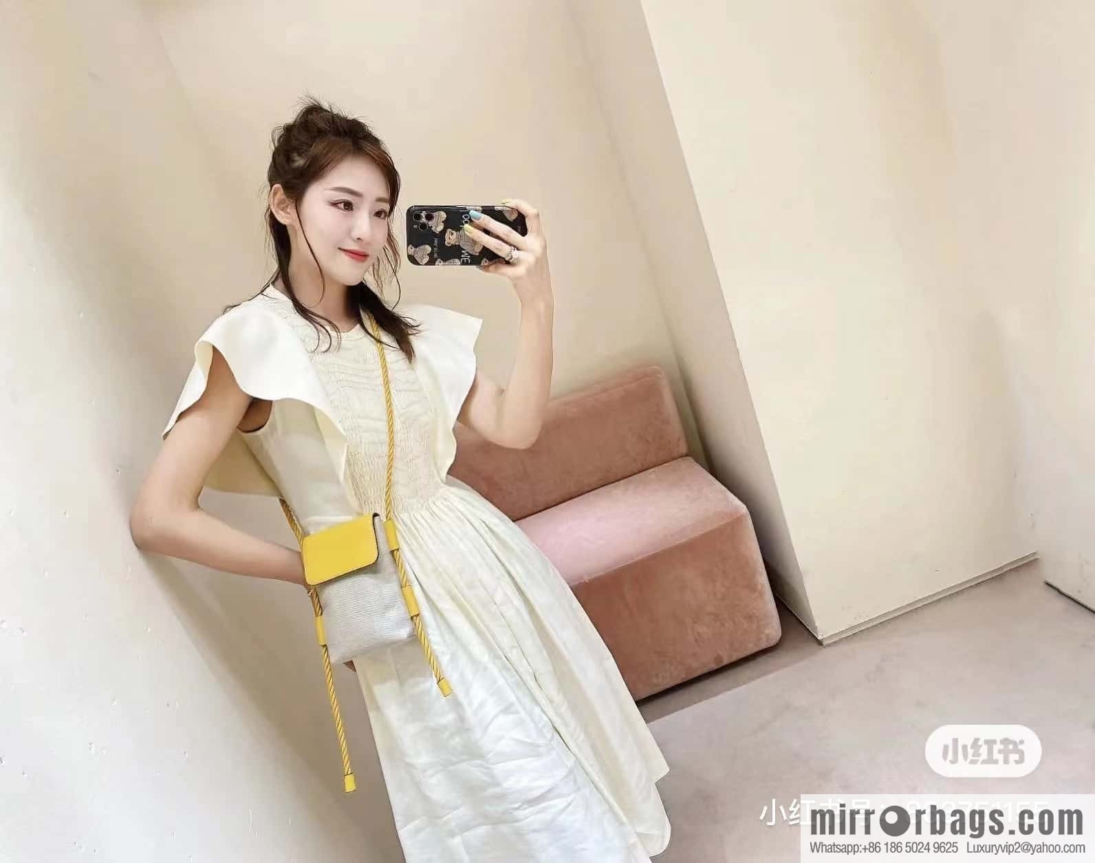 Chloe key X mobile phone bag, yellow cloth.
