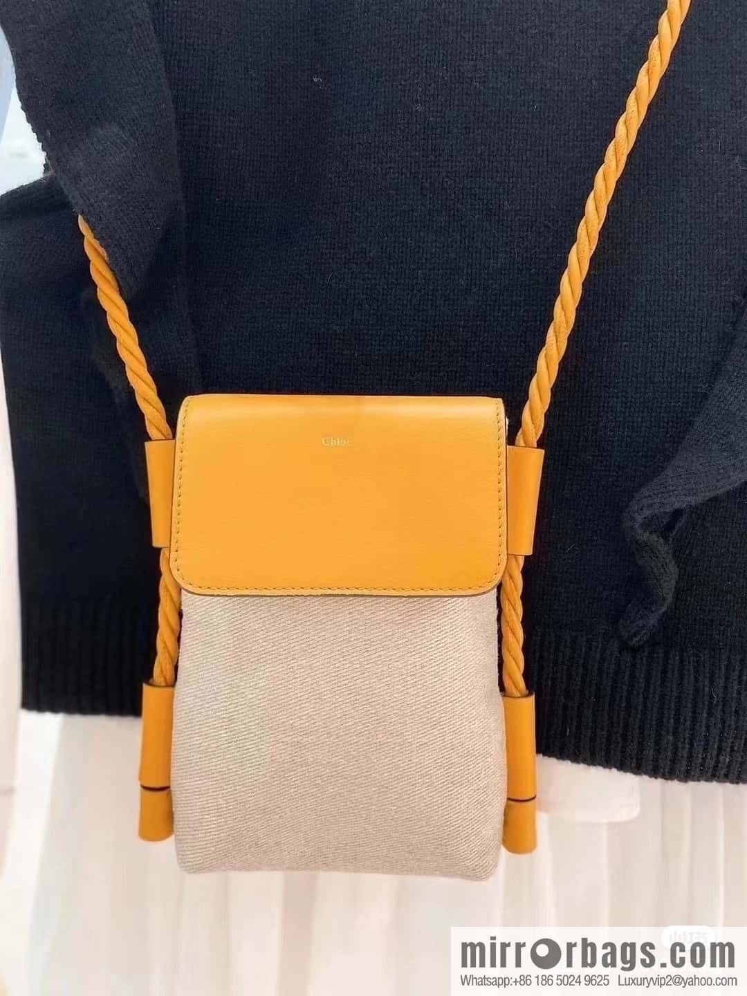 Chloe key X mobile phone bag, yellow cloth.