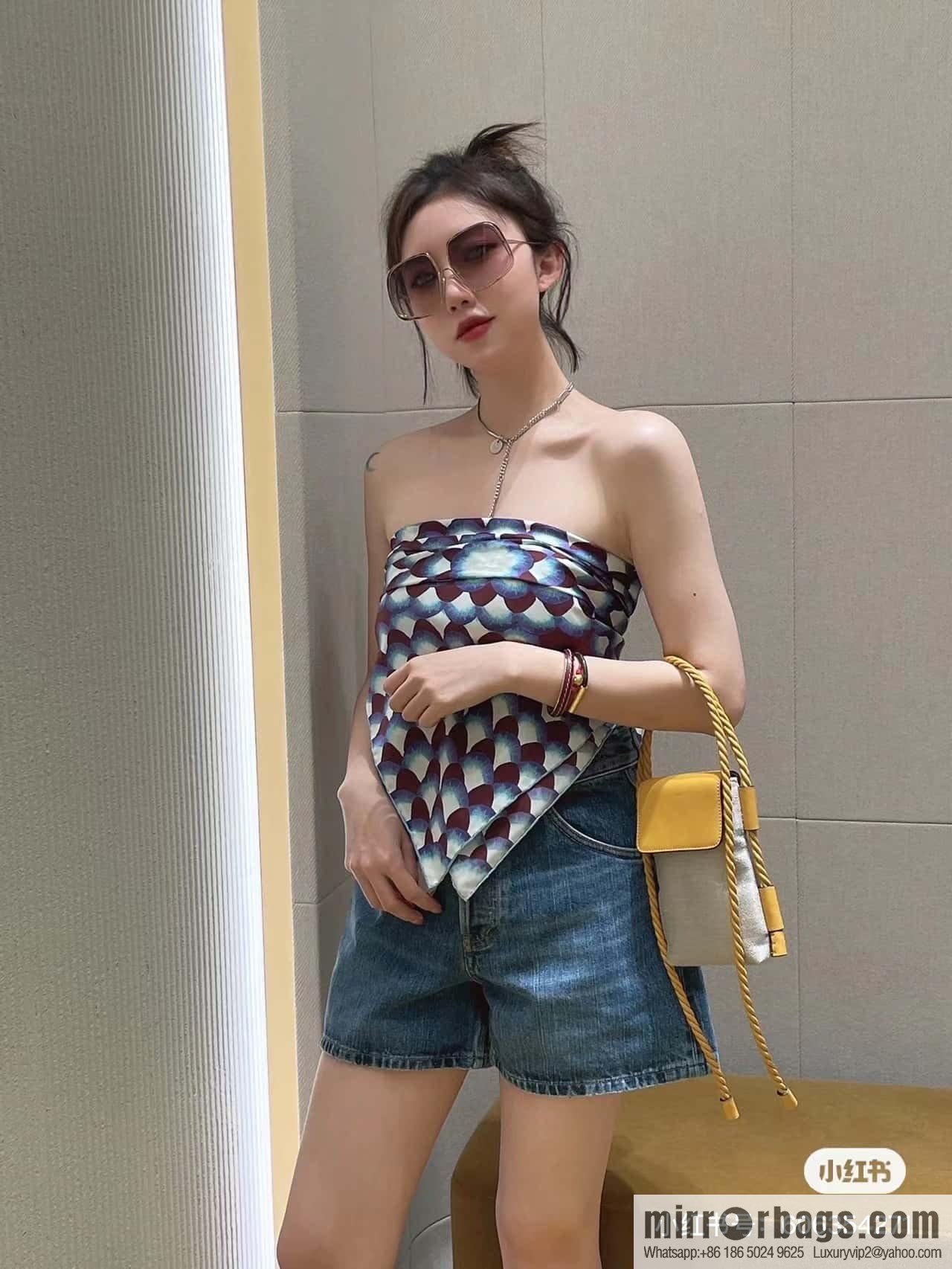 Chloe key X mobile phone bag, yellow cloth.
