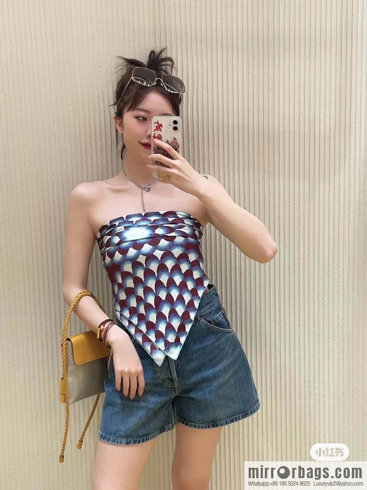 Chloe key X mobile phone bag, yellow cloth.