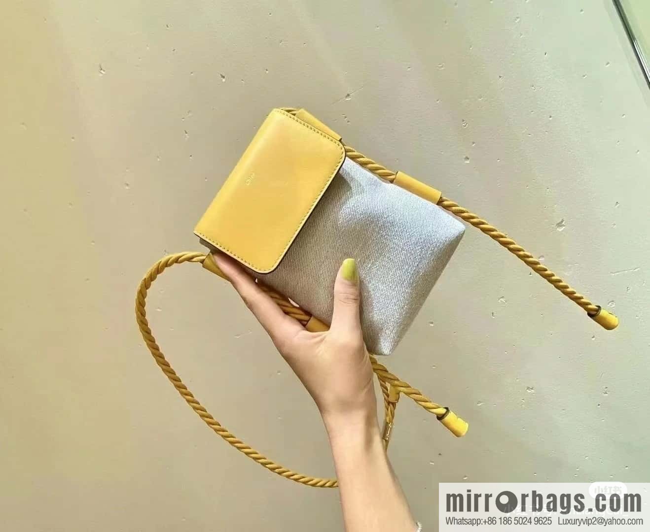Chloe key X mobile phone bag, yellow cloth.
