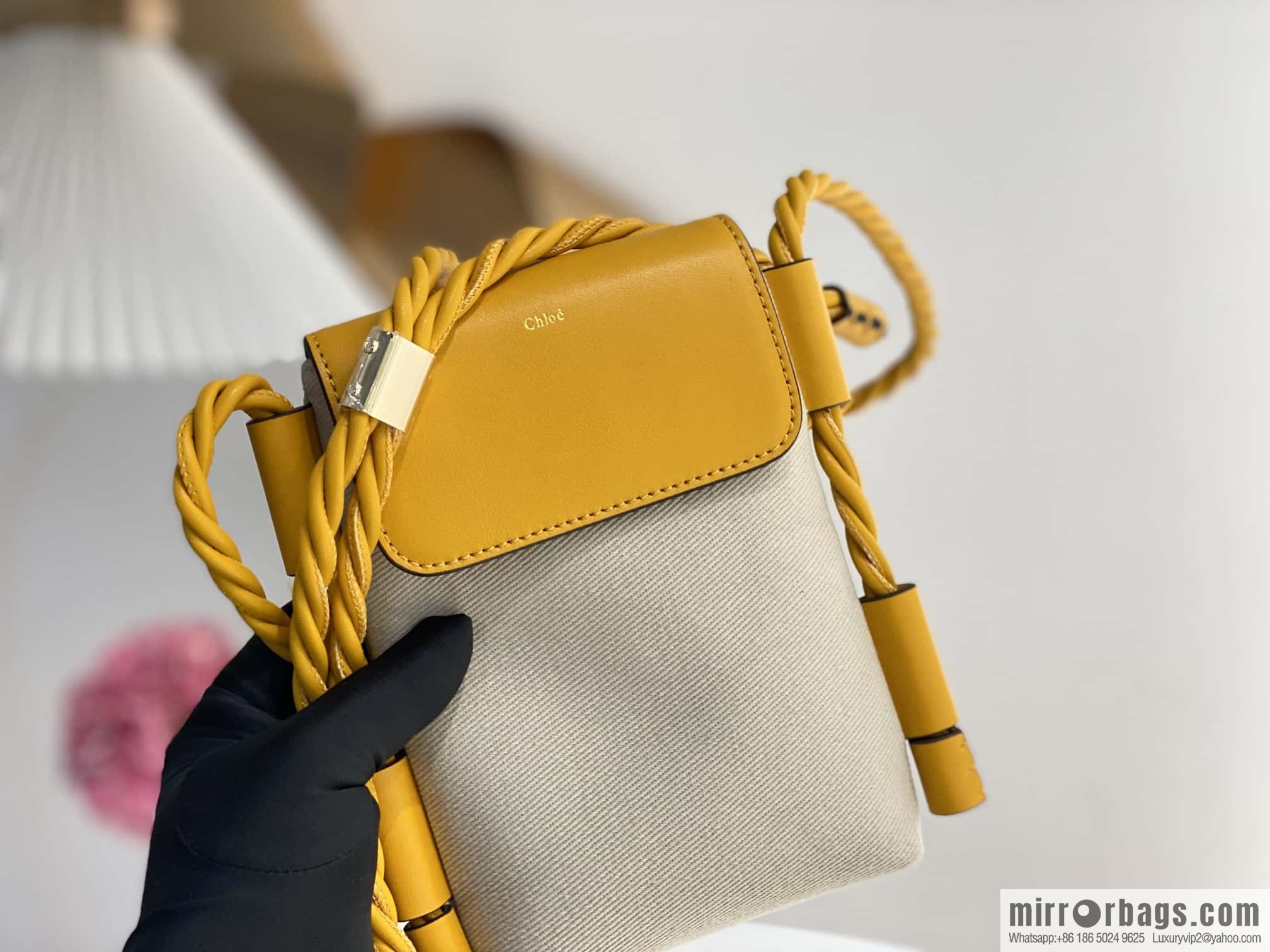 Chloe key X mobile phone bag, yellow cloth.