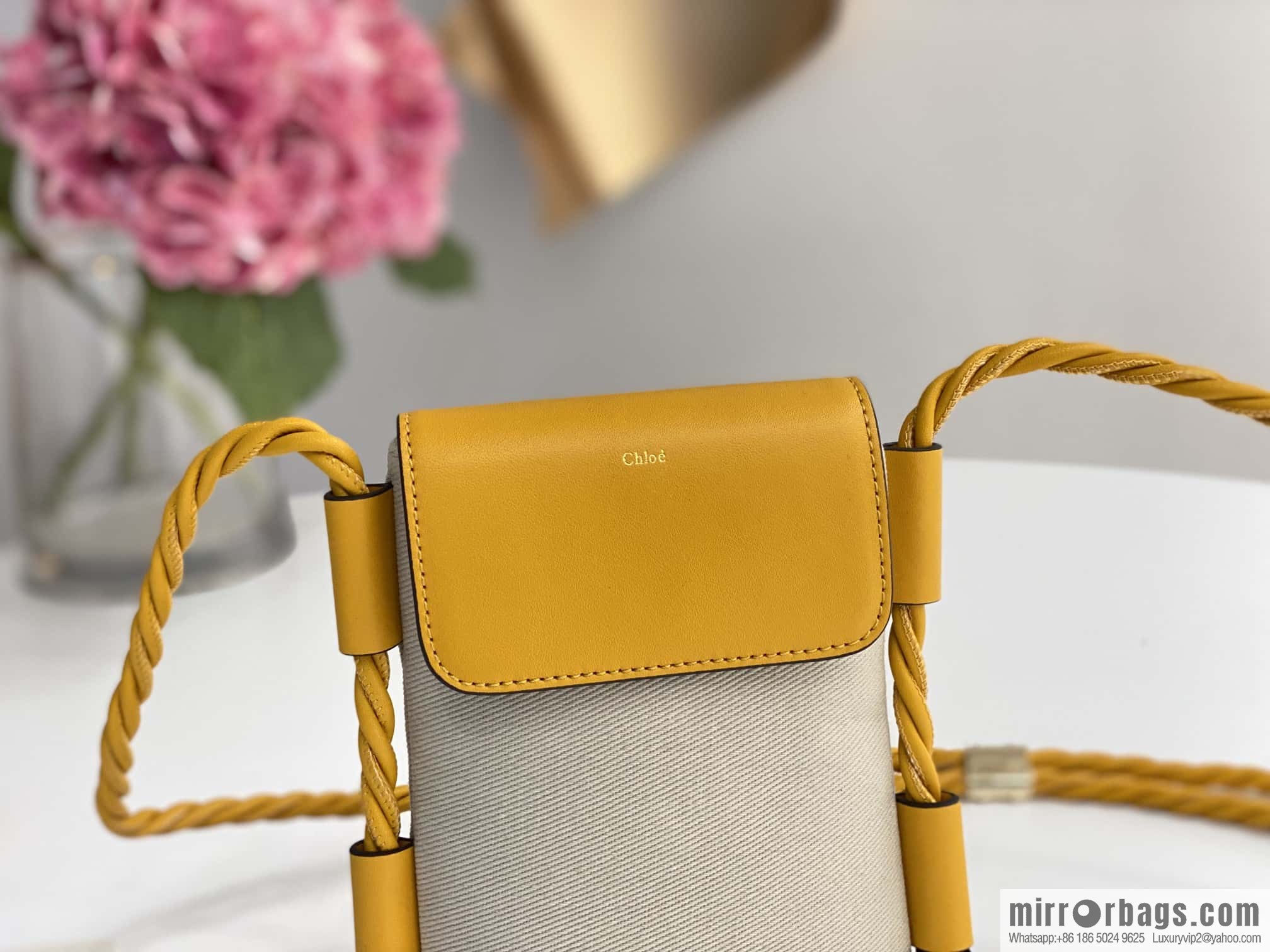Chloe key X mobile phone bag, yellow cloth.
