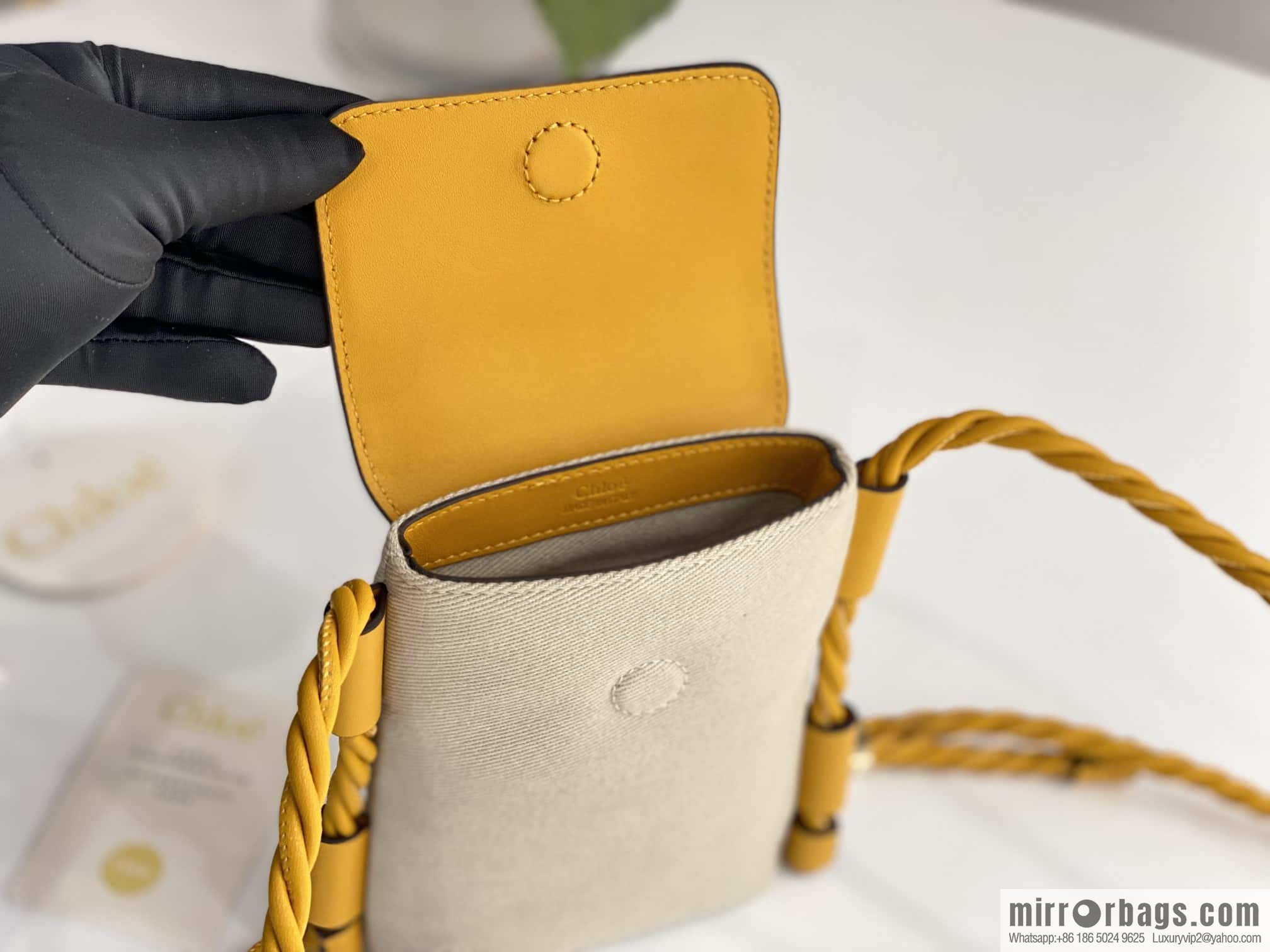 Chloe key X mobile phone bag, yellow cloth.