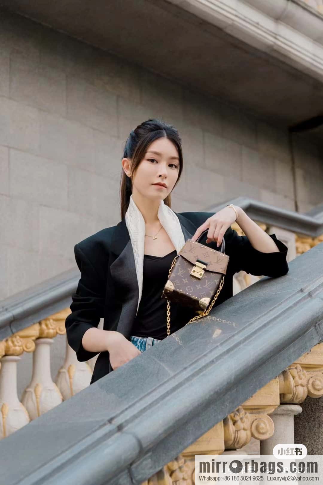 LV M82465 CAMERA BOX handbag