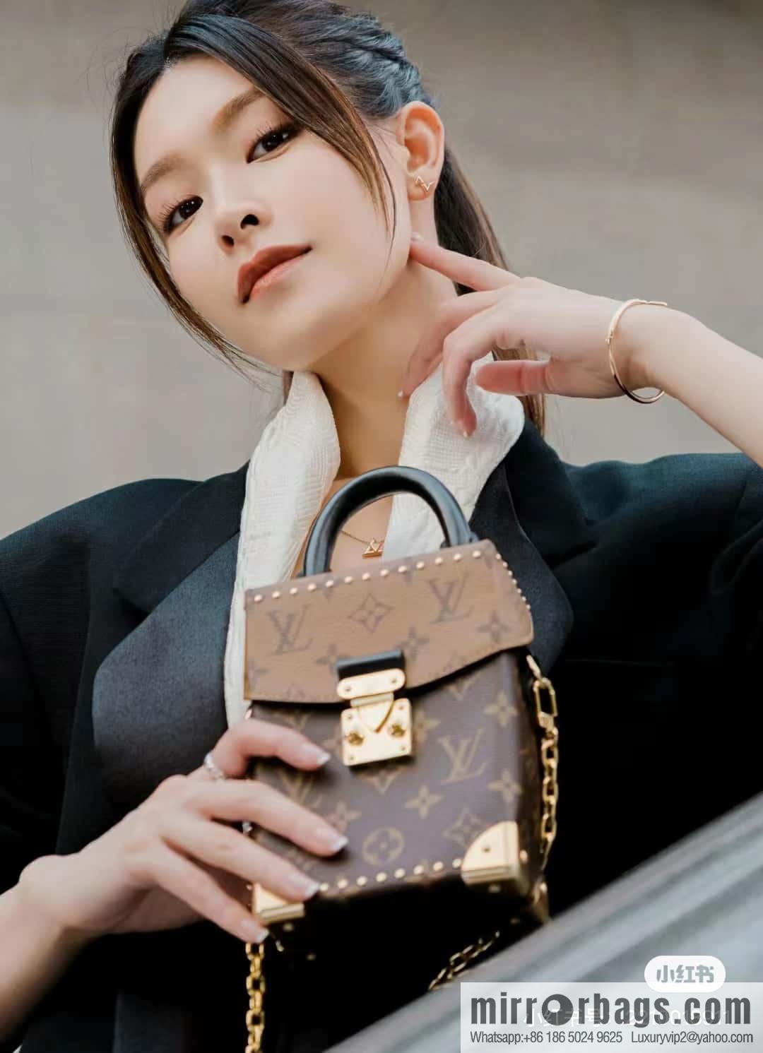 LV M82465 CAMERA BOX handbag