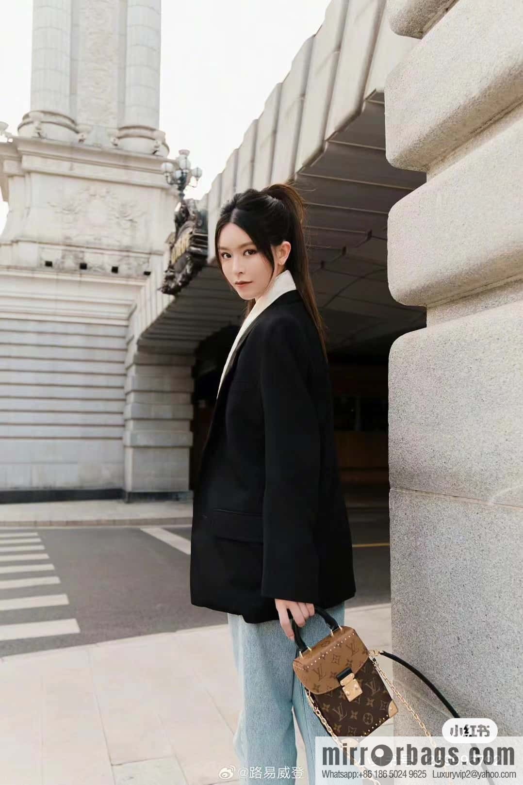 LV M82465 CAMERA BOX handbag