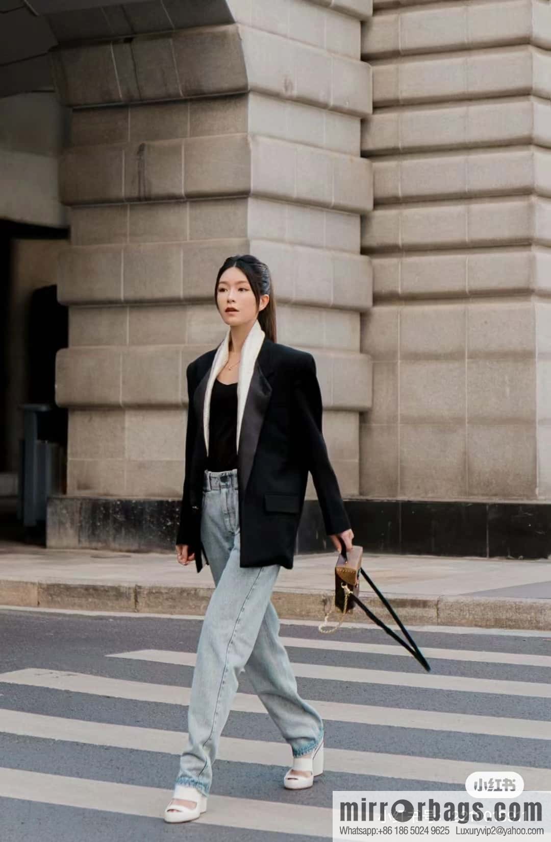 LV M82465 CAMERA BOX handbag