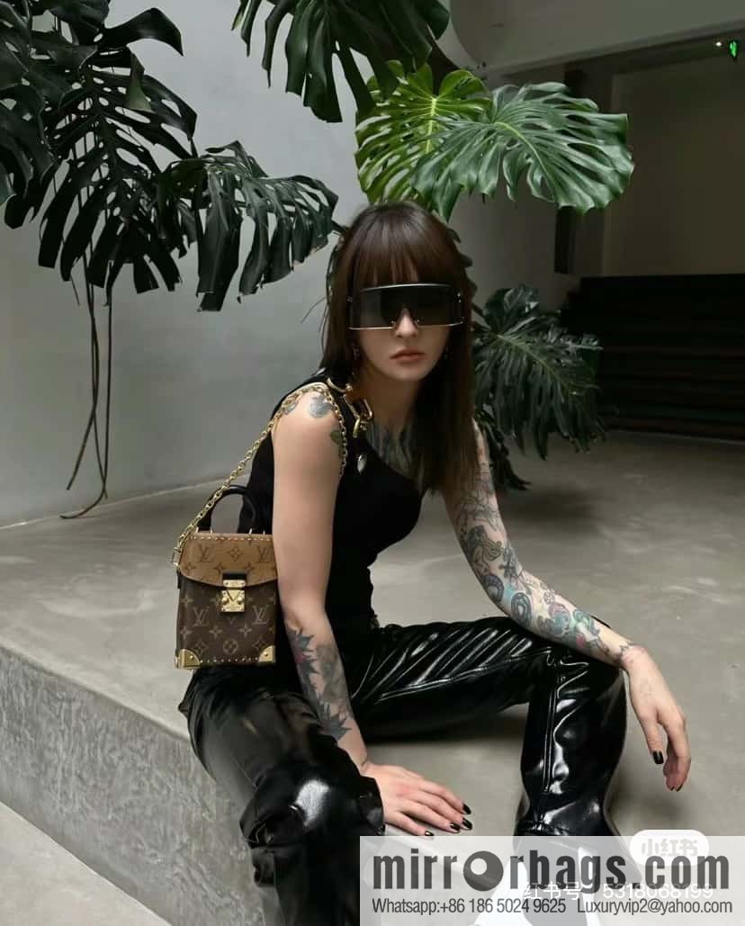 LV M82465 CAMERA BOX handbag
