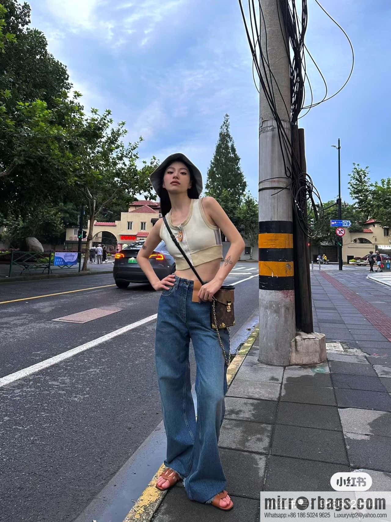 LV M82465 CAMERA BOX handbag