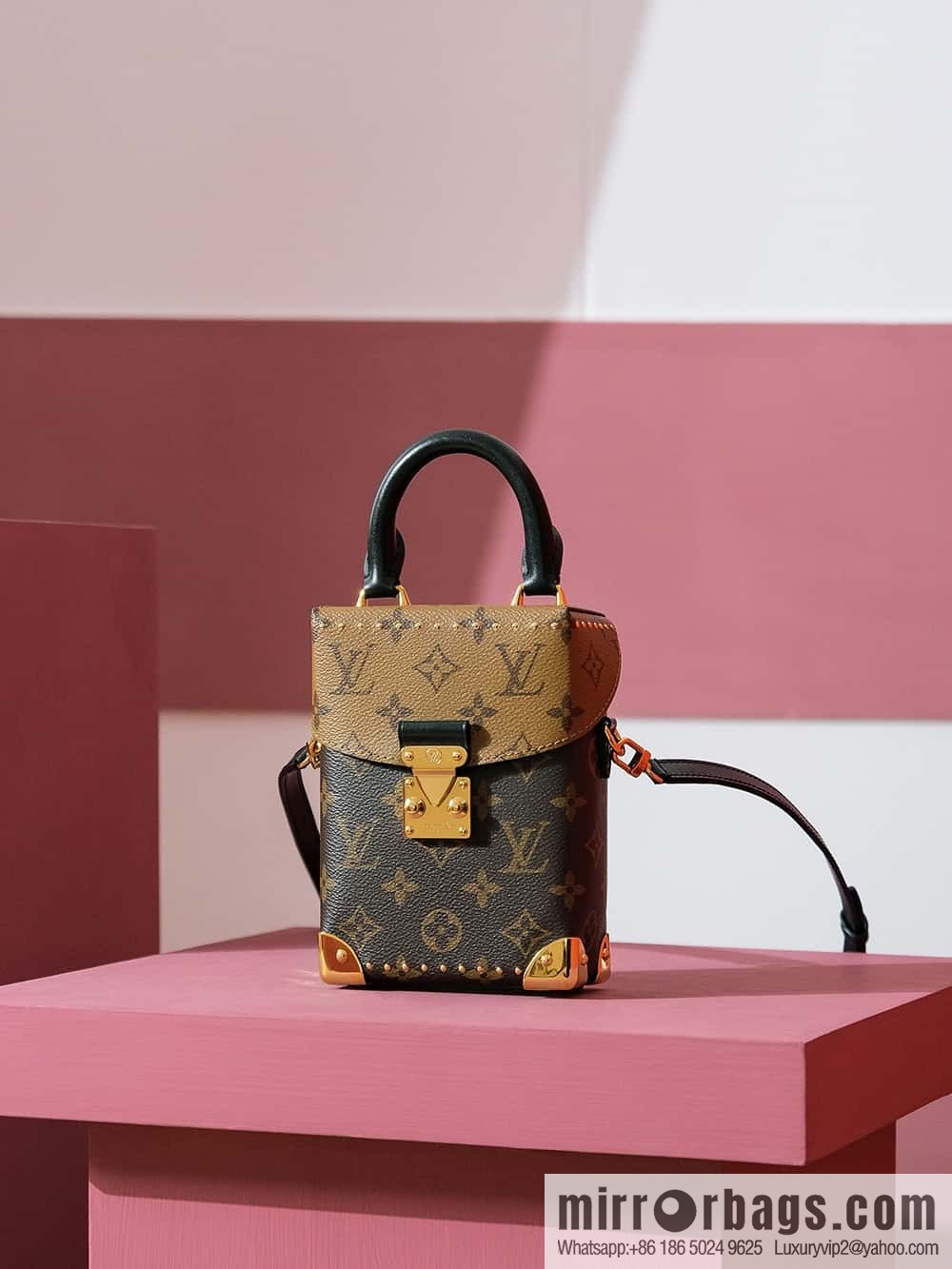 LV M82465 CAMERA BOX handbag