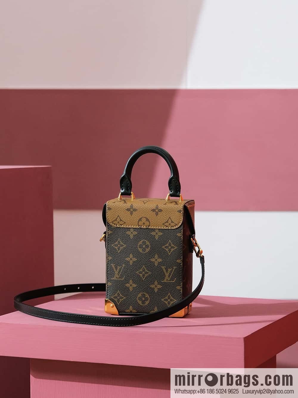 LV M82465 CAMERA BOX handbag