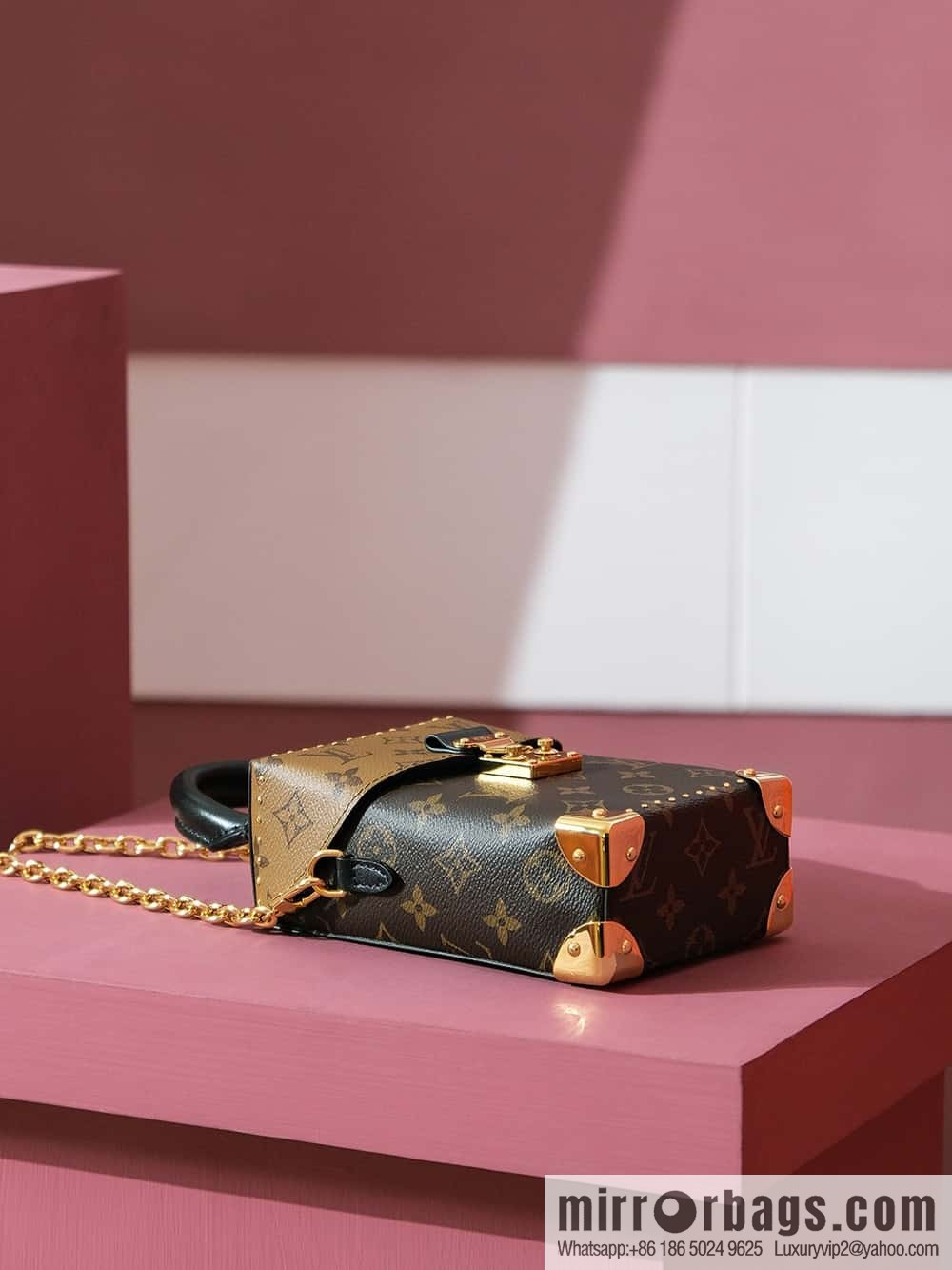 LV M82465 CAMERA BOX handbag